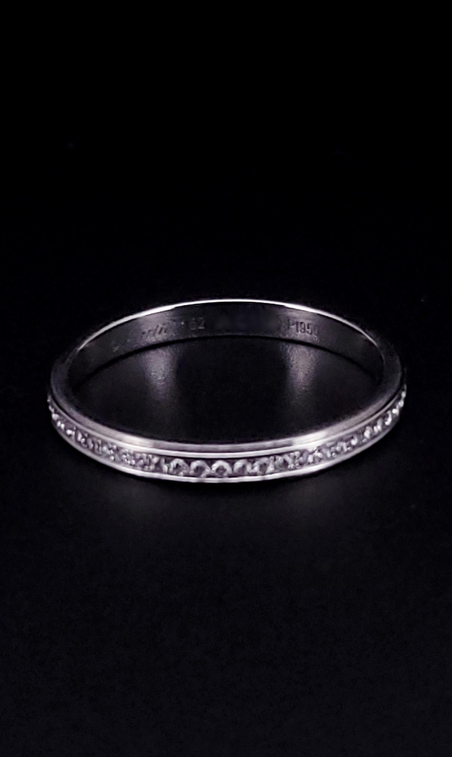 Alianza Cartier D'Amour 2,3 mm Platino Diamante en Excelente estado para la venta en New York, NY