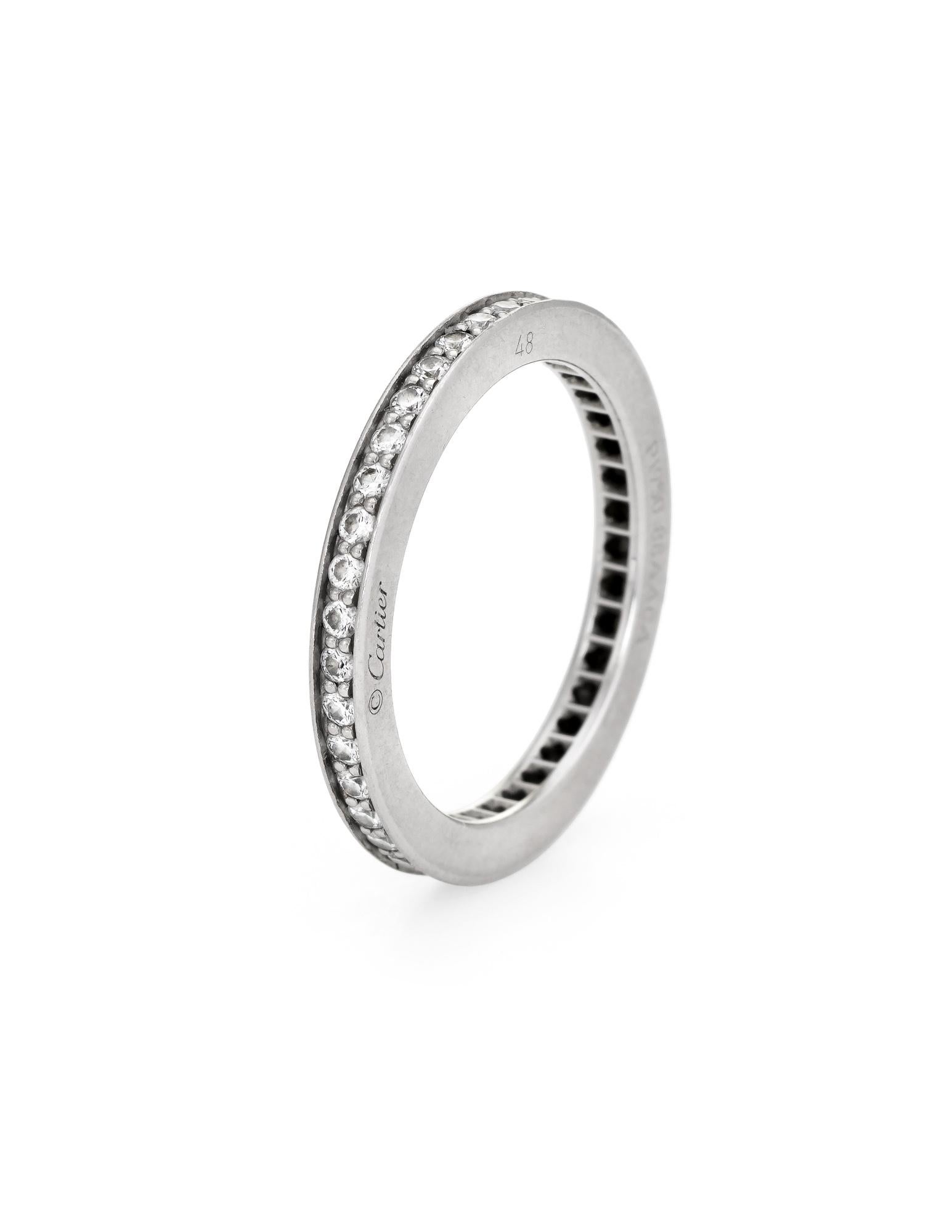 Diamantring Cartier D'Amour aus 950er Platin aus Vorbesitz.  

Der Cartier-Ring aus zweiter Hand ist mit 0,15 Karat Diamanten besetzt (geschätzte Farbe: F-G und Reinheit: VVS2). Der Ring kostet 3.150 Dollar (plus Steuern).

Der Ring ist in
