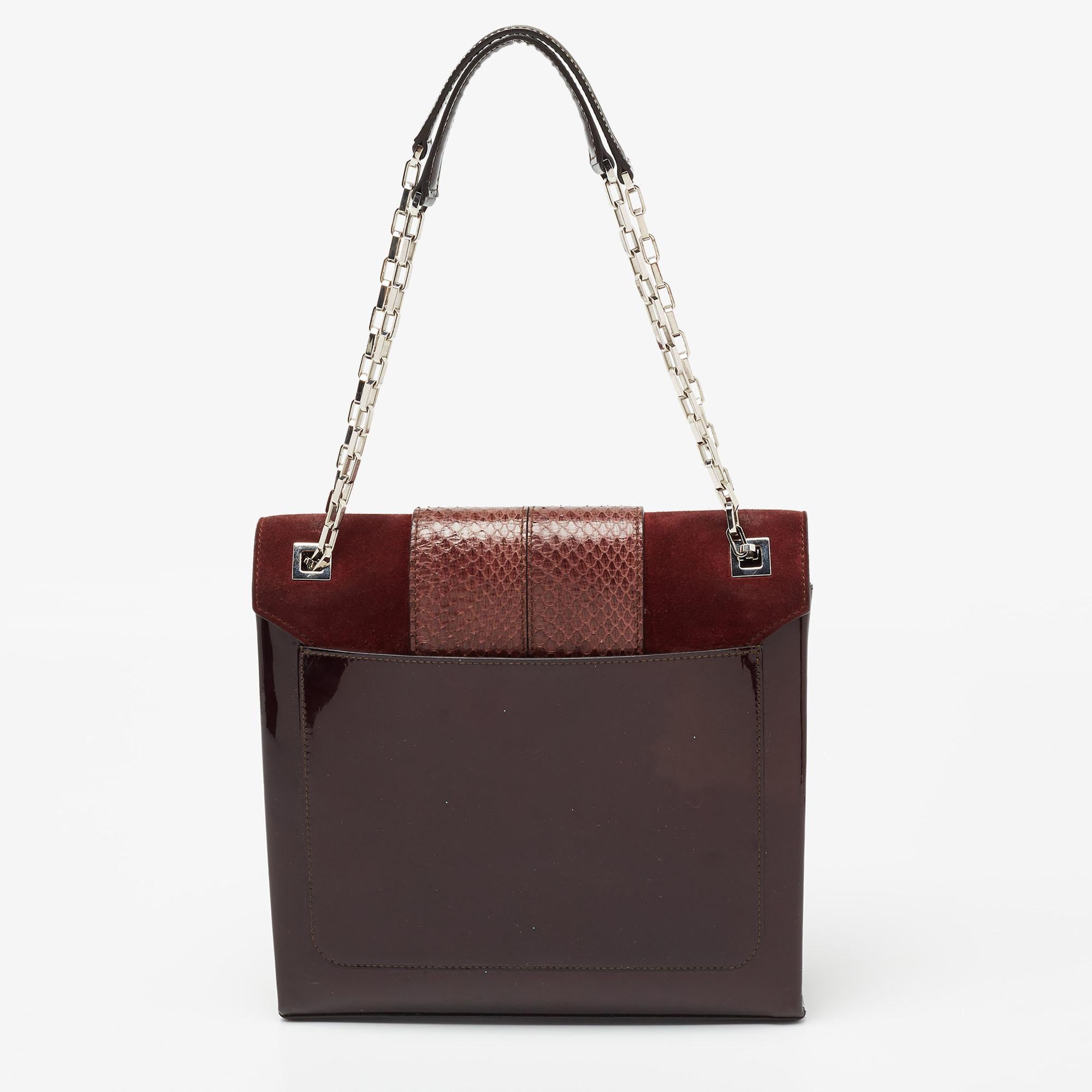 Get the ultimate luxurious finish with this Cartier bag on your shoulder. It is crafted from dark brown patent leather and suede. It comes with a flap closure, a twist lock, and a back patch pocket. The gorgeous bag is equipped with chain handles.