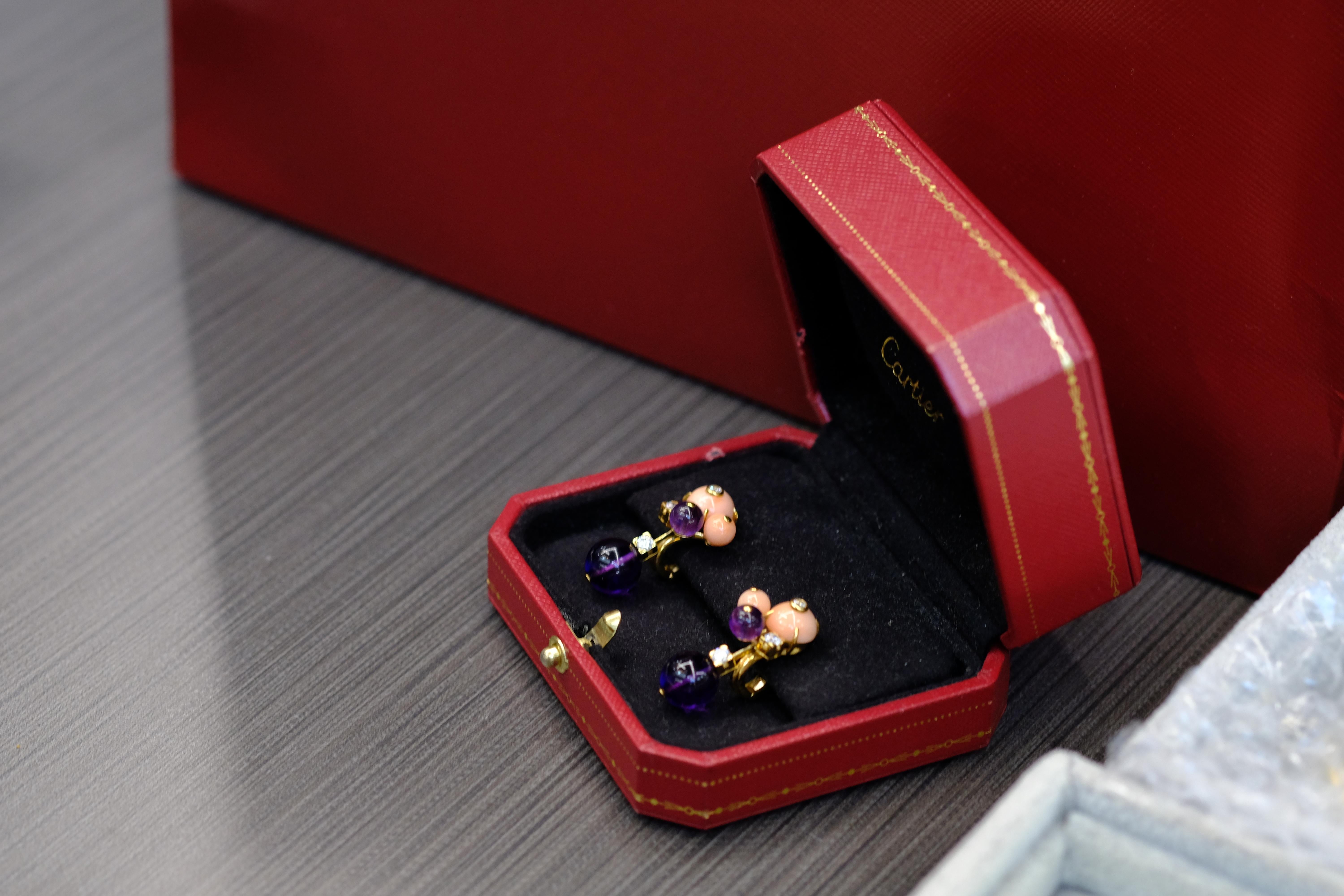 Pendientes Cartier Delices De Goa de oro amarillo de 18 quilates con diamantes, coral y amatista Moderno en venta