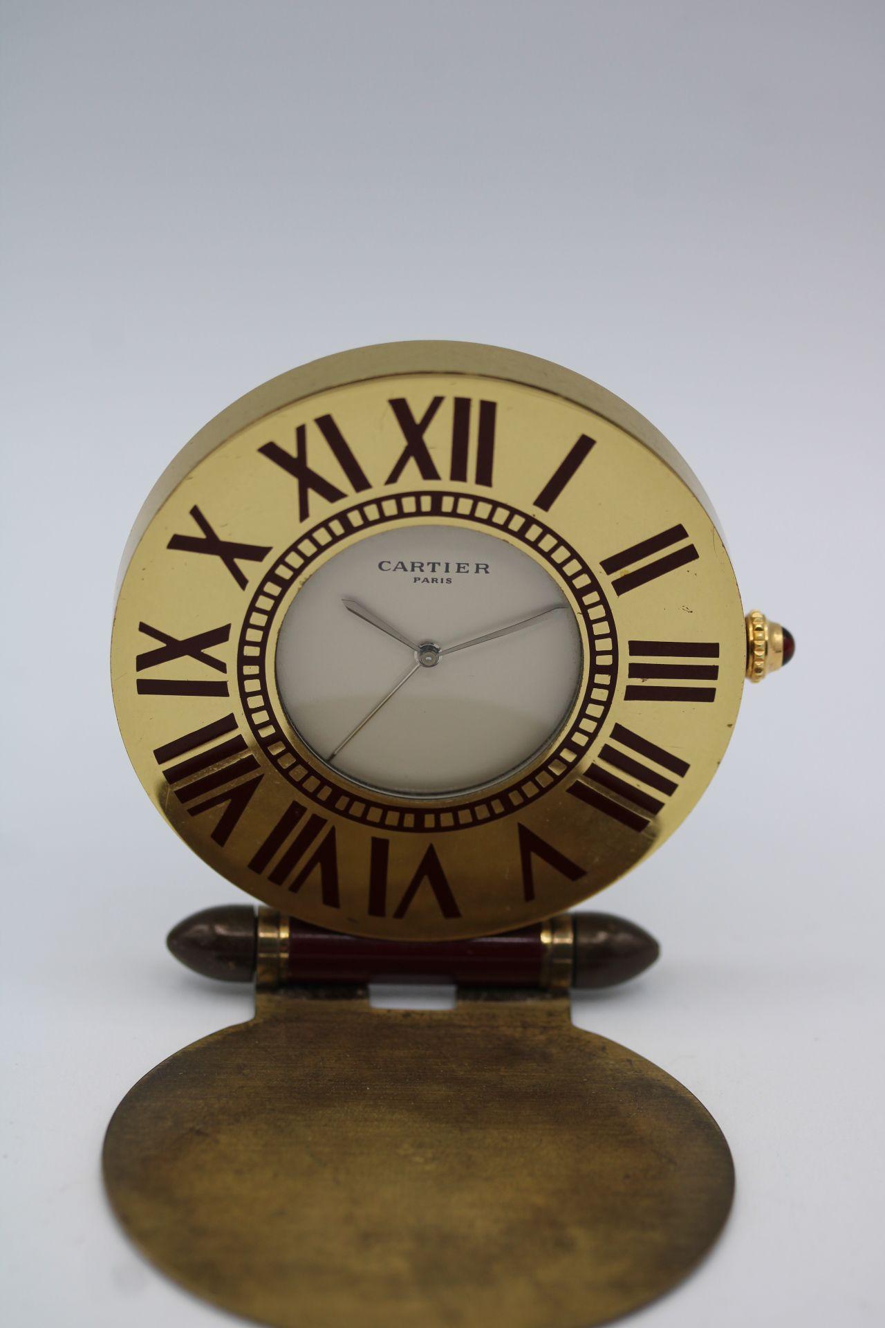 Horloge de voyage Vintage Cartier - 1980  Condit exceptionnel

Cette horloge Vintage Cartier des années 1980 est une pièce rare et élégante, parfaite comme horloge de voyage de luxe ou horloge de bureau. Réalisé avec les éléments de design