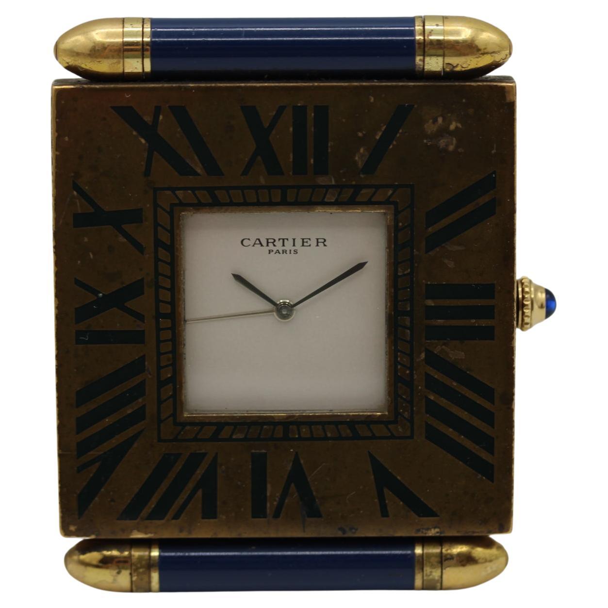 Seltene Cartier Tisch- und Reiseuhr  Cathay Pacific Pilot Ausgabe  1980s

Diese seltene klappbare Tisch- und Reiseuhr von Cartier hat eine einzigartige Luftfahrtgeschichte. Diese Uhr wurde von der Fluggesellschaft Cathay Pacific Airways an ihre
