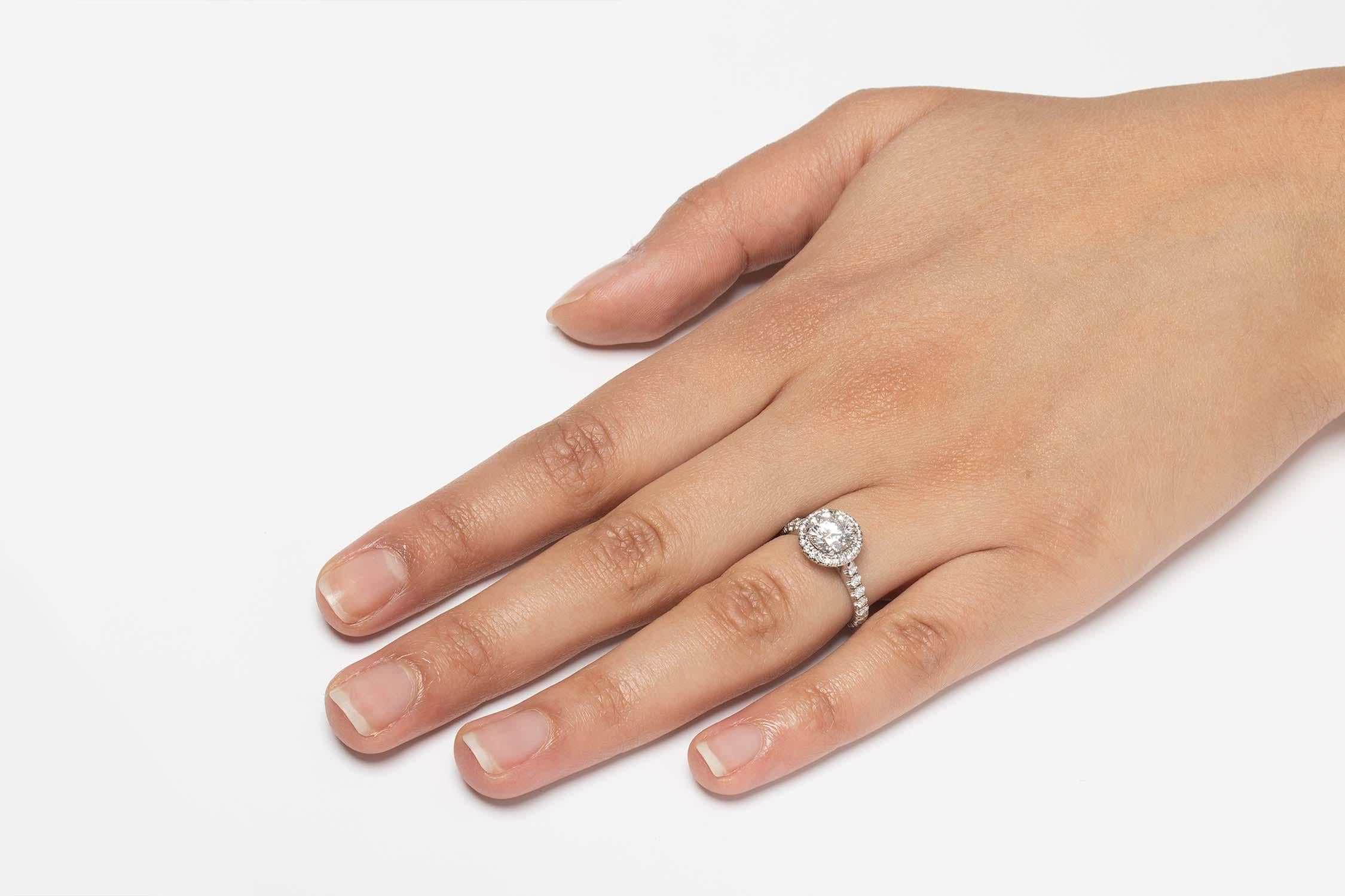 Cartier ‘Destinée’ 1.44ct Diamond Halo Ring In Good Condition For Sale In London, GB