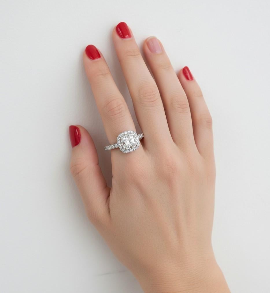 Anillo de compromiso Cartier Destinée Corte cojín en venta