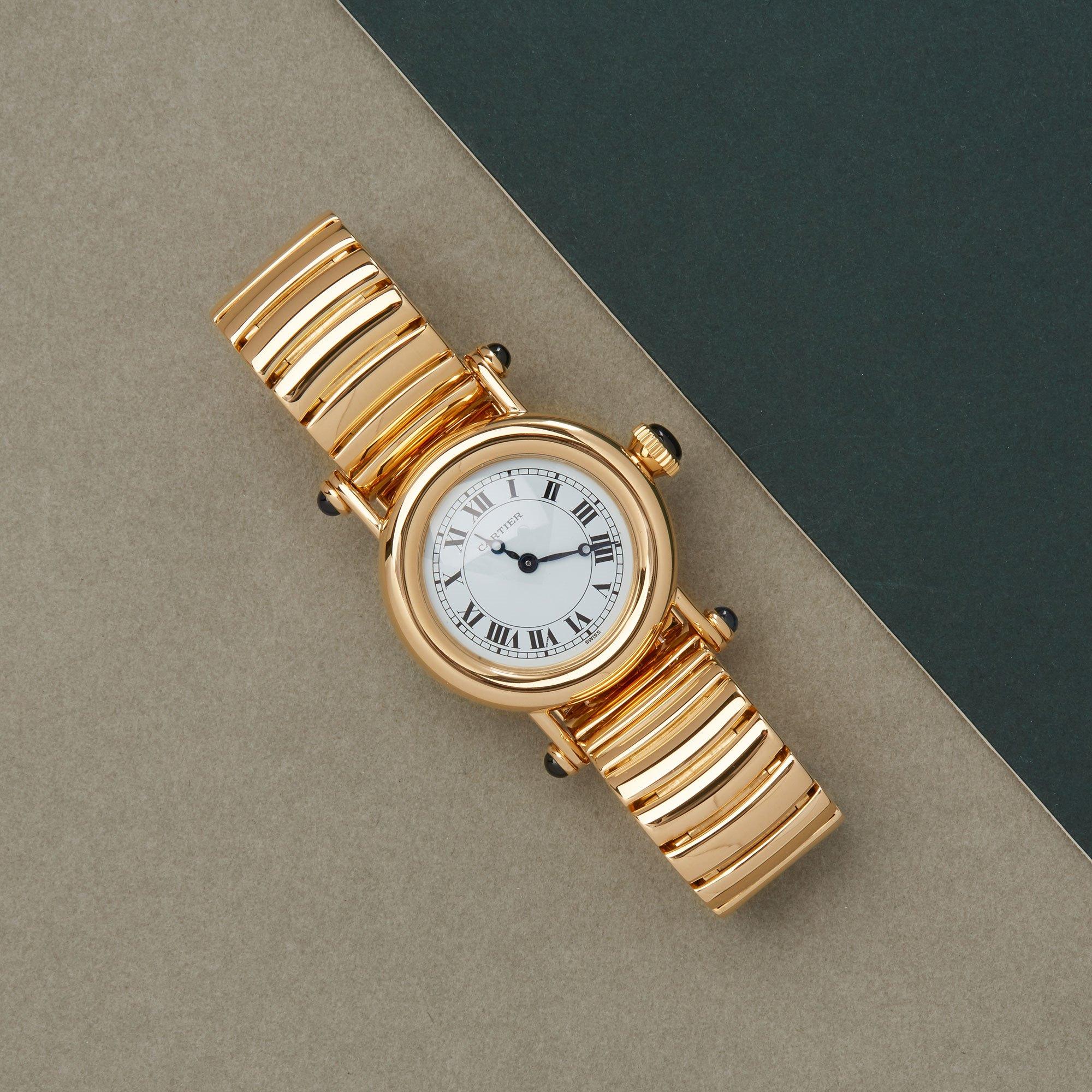Xupes-Referenz: W007858
Hersteller: Cartier
Modell: Diabolo
Modellvariante: 0
Modellnummer: 1440
Alter: 14-05-1996
Geschlecht: Damen
Komplett mit: Cartier Box & Handbücher
Zifferblatt: Weißer Römer
Glas: Saphirglas
Gehäusegröße: 27