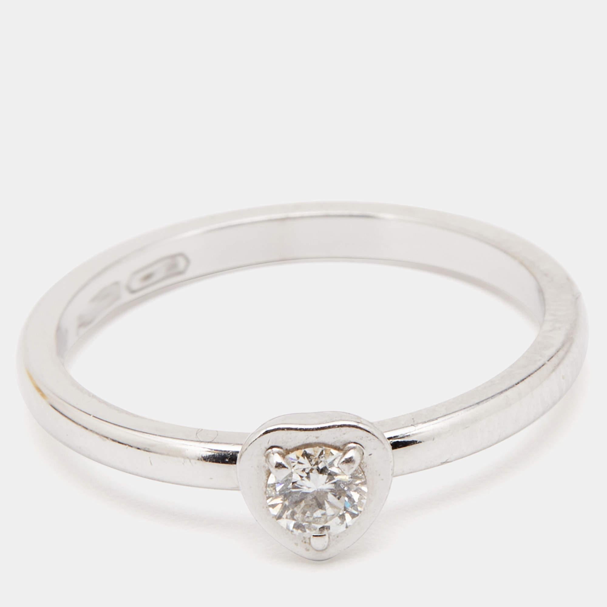 To adorn your fingers in the most elegant way, we bring you this designer ring. It has been carved using top-quality materials and will elevate your look instantly.

Includes: Original Box, Original Case

