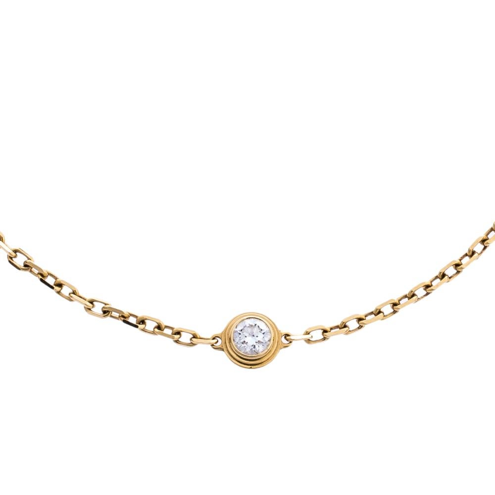 The Diamants Légers collection of Cartier is all about bringing feminine elegance into light by deploying exceptional diamonds into minimalist designs. This bracelet rendered in 18k yellow gold exhibits just that. It consists of a simple chain