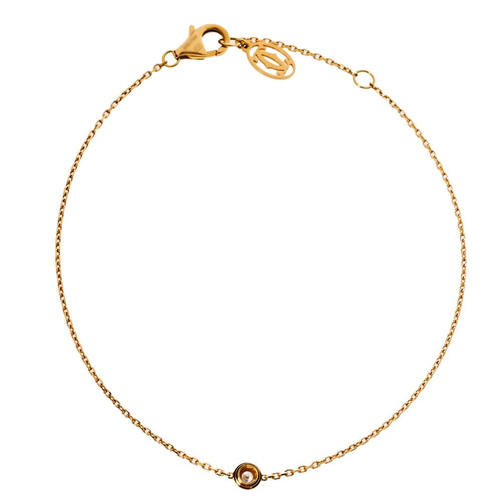 The Diamants Legers collection of Cartier is all about bringing feminine elegance into light by deploying exceptional diamonds into minimalist designs. This bracelet rendered in 18k yellow gold exhibits just that. It consists of a simple chain