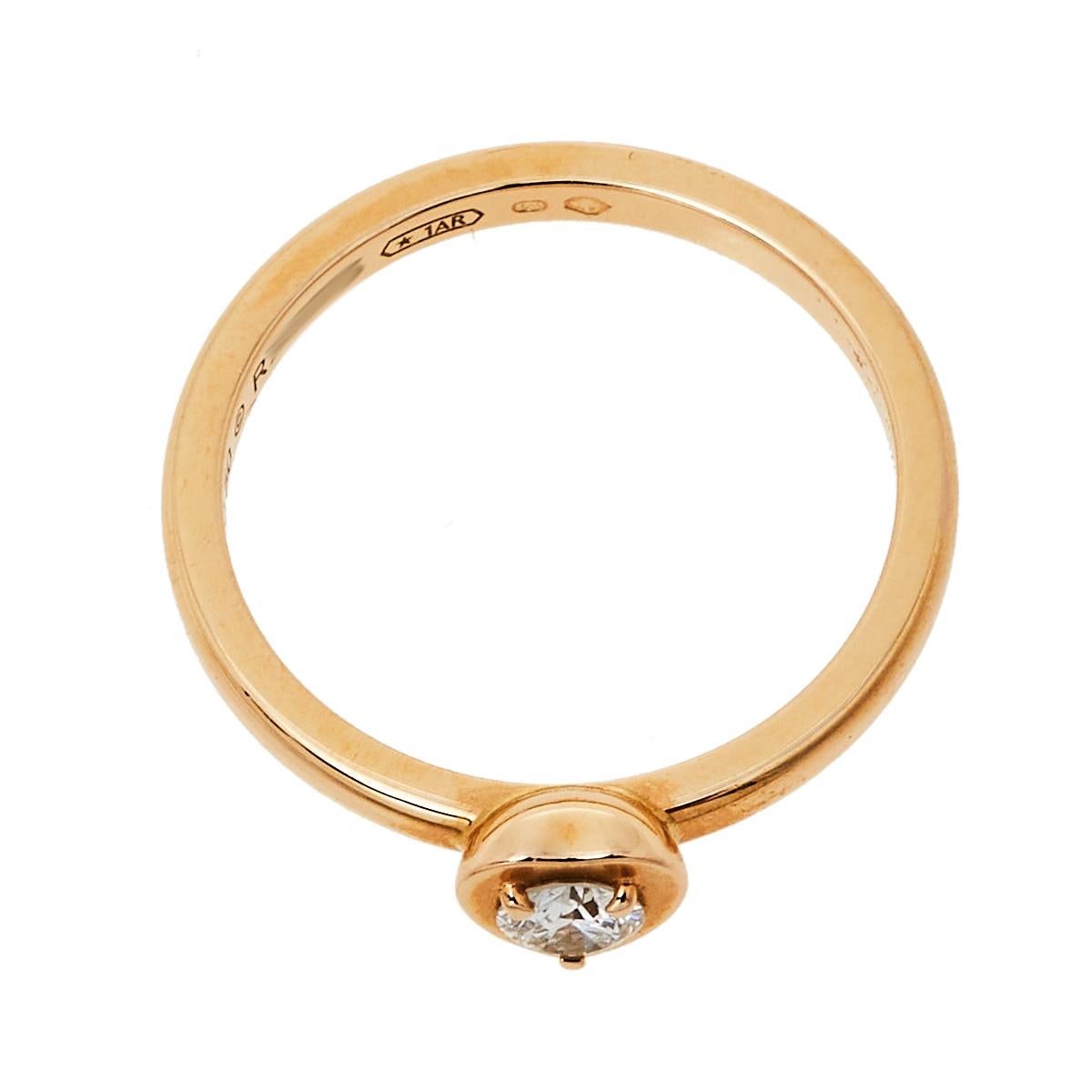 One look at this wondrous piece from Cartier and our hearts flutter. It is from their Diamants Légers de Cartier collection and has been created from 18k rose gold to make you bloom in luxury. The main focus is a single diamond on the heart-shaped
