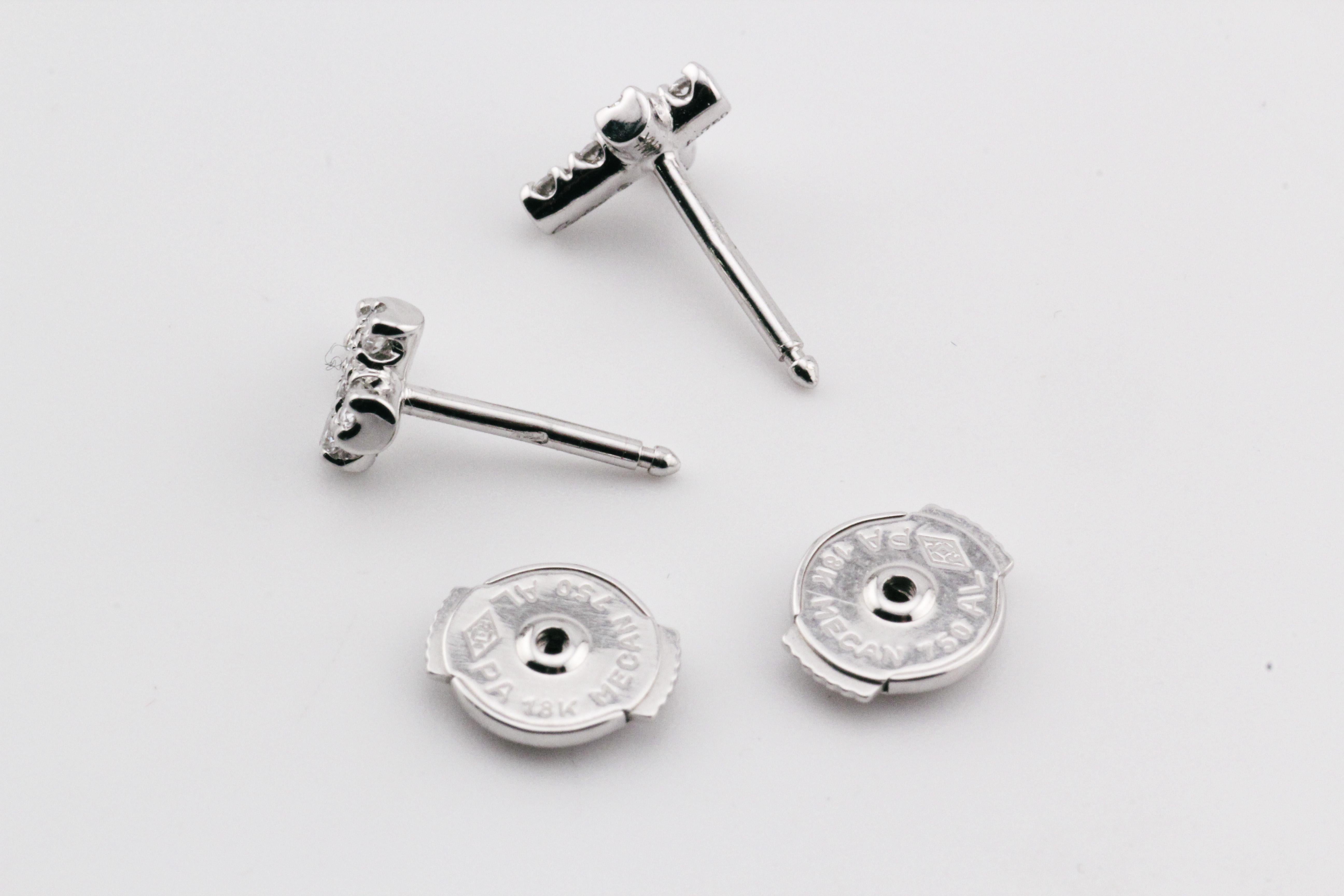 Diamante Cartier  Pendientes Cruz de Oro Blanco de 18 Kilates en Bueno Estado en Simpsonville, SC
