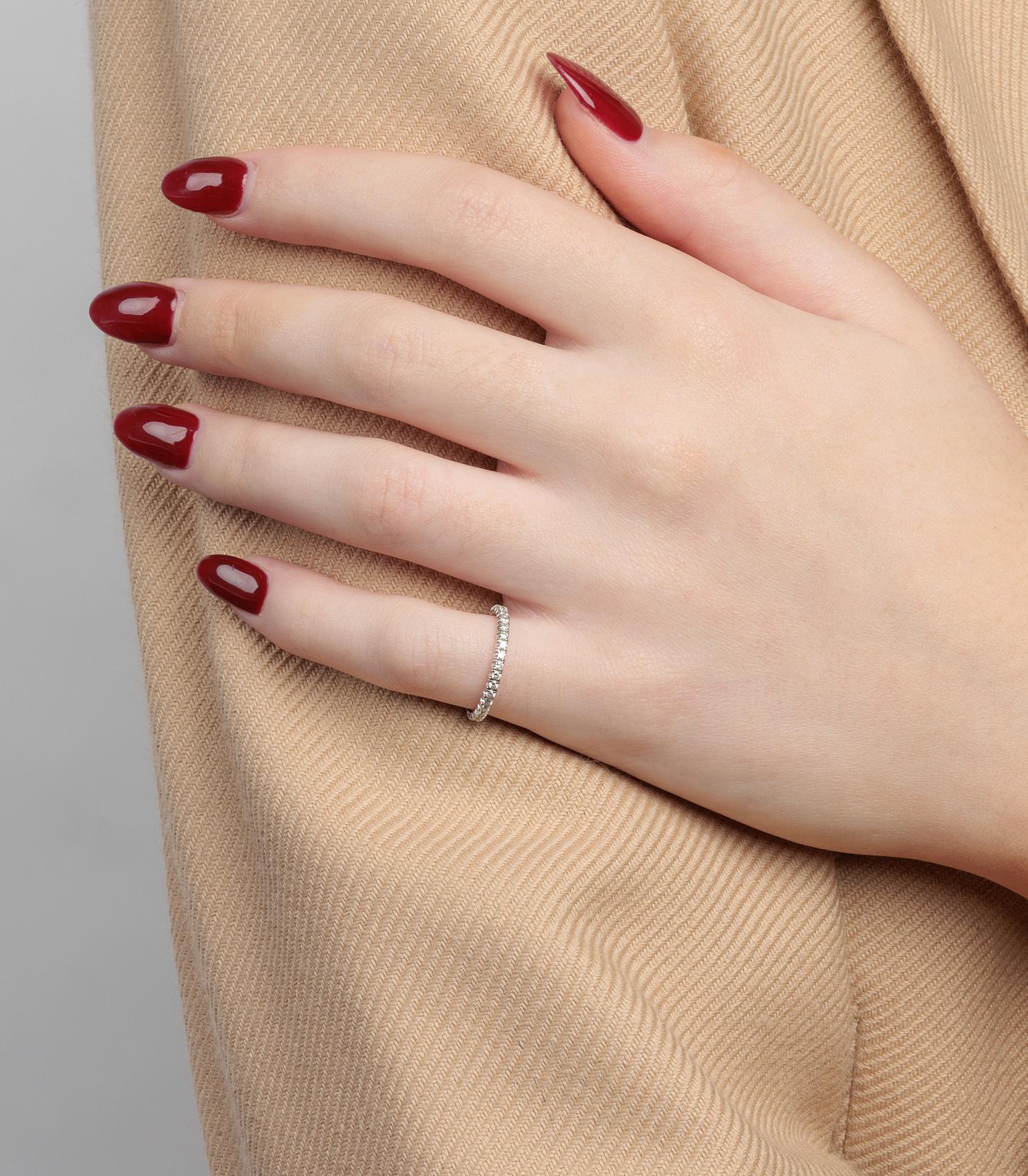 Anillo de oro blanco 18 ct Etincelle de Cartier de 2 mm

Detalles del producto
Xupes Ref: J1485
Marca: Cartier
Model No: Anillo con banda de diamantes Etincelle
Tipo: Anillo
Número de serie: Q*****
Edad: 2011
PVP: 5.200
Acompañado de: Caja Cartier,