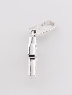 Cartier 18 Karat Weißgold Kreuz-Charm-Anhänger mit Diamanten