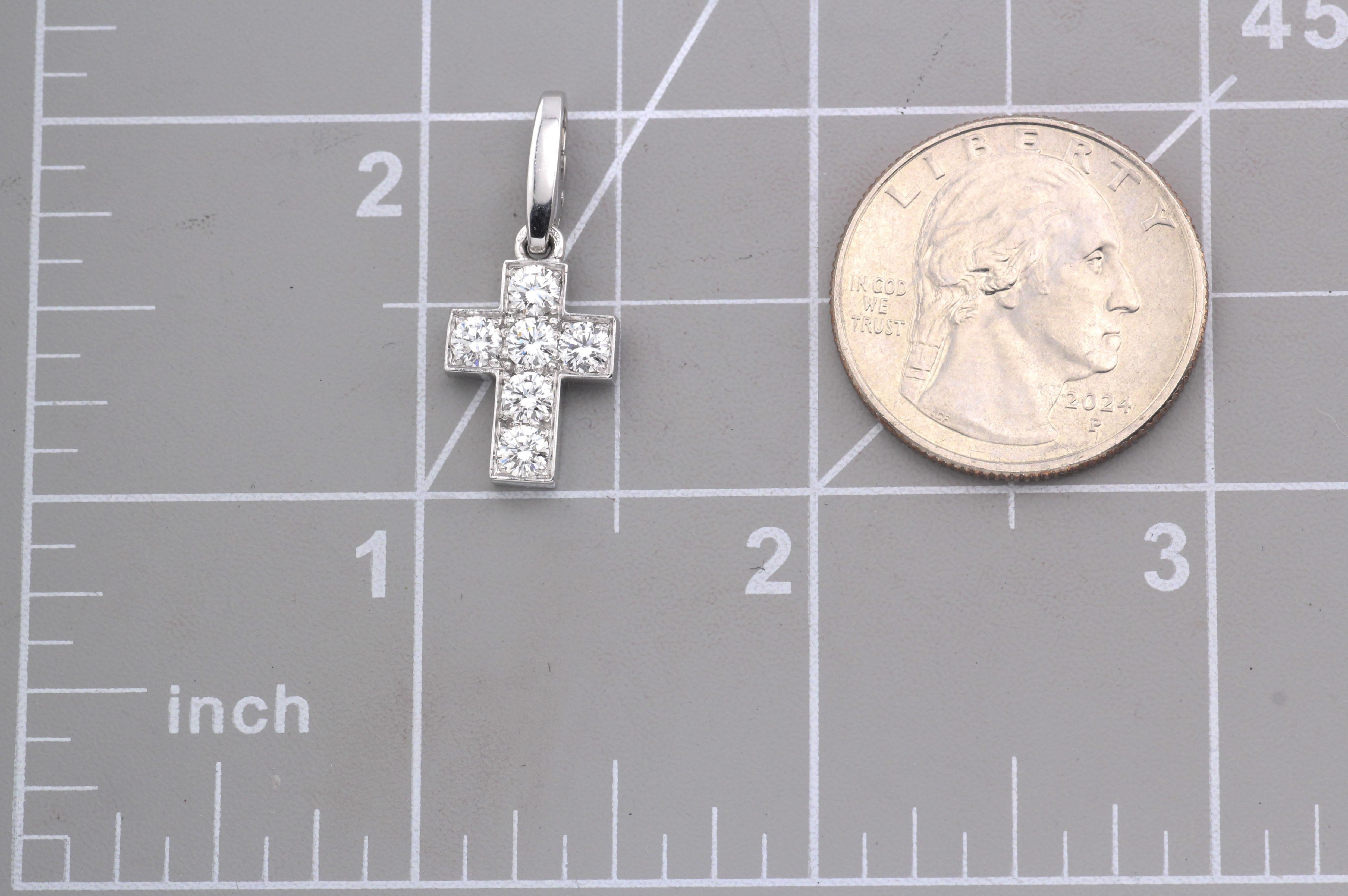 Cartier Pendentif breloque croix en or blanc 18 carats avec diamants en vente 4