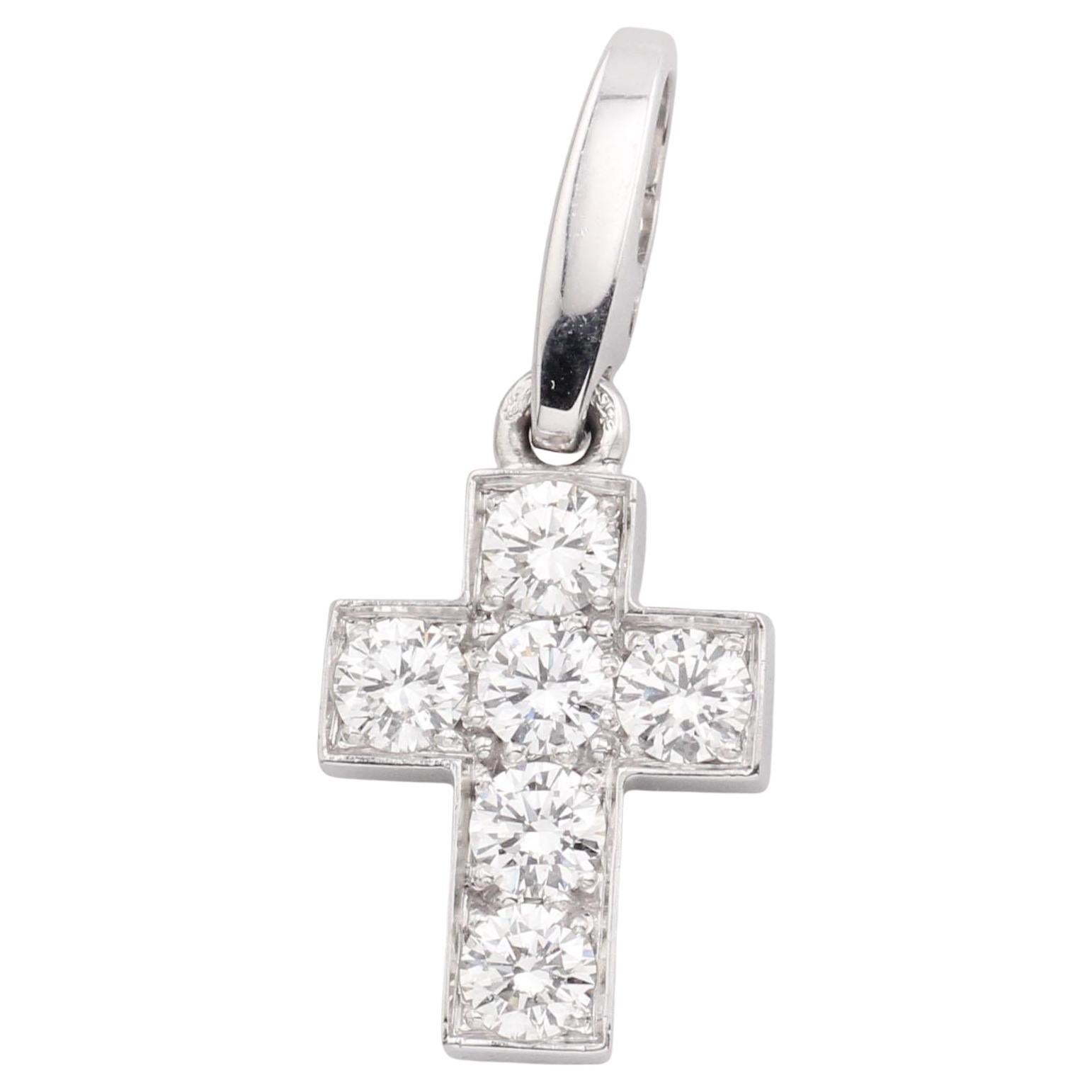 Cartier Pendentif breloque croix en or blanc 18 carats avec diamants en vente