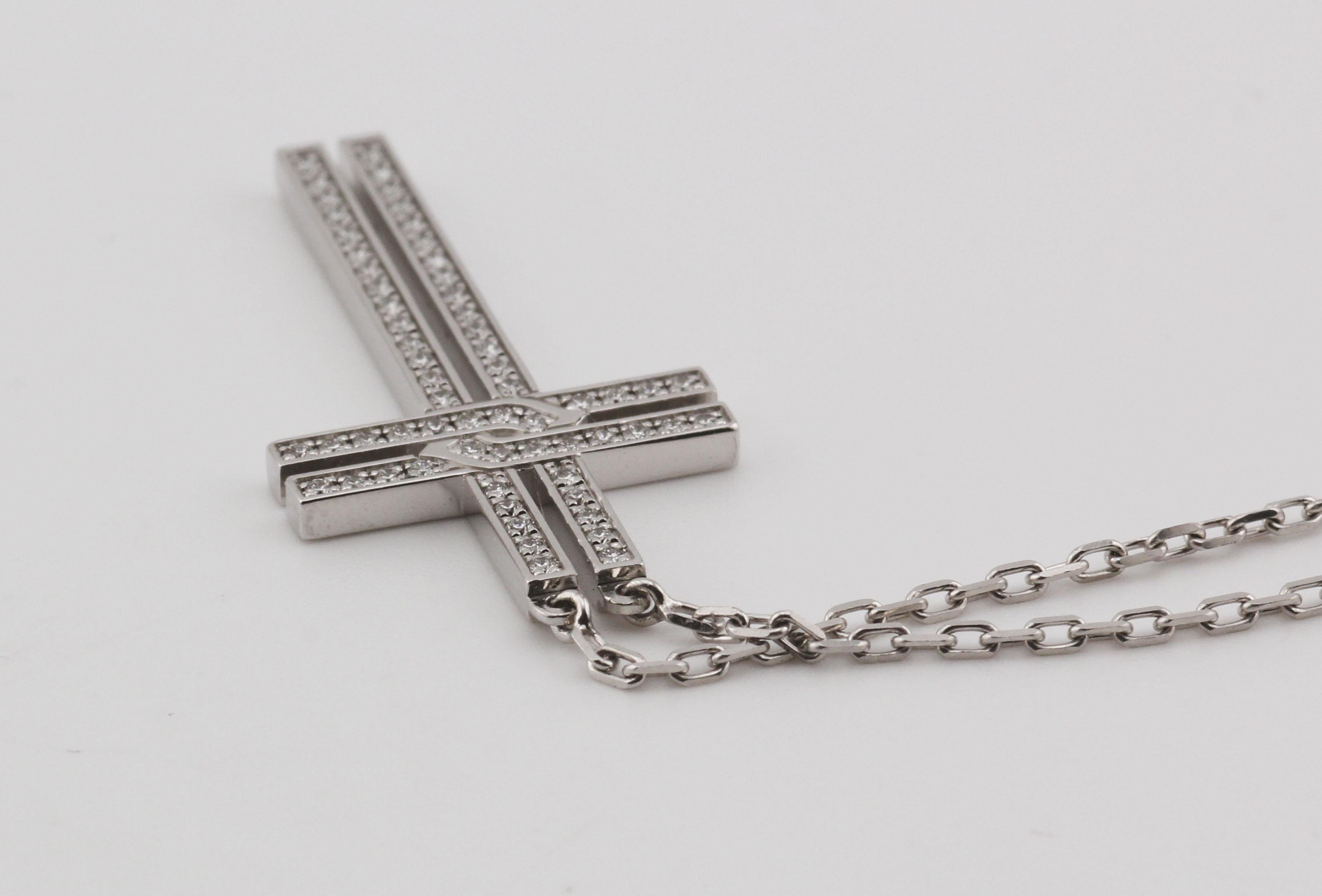 Collana a croce in oro bianco 18 carati con diamanti di Cartier in vendita 2
