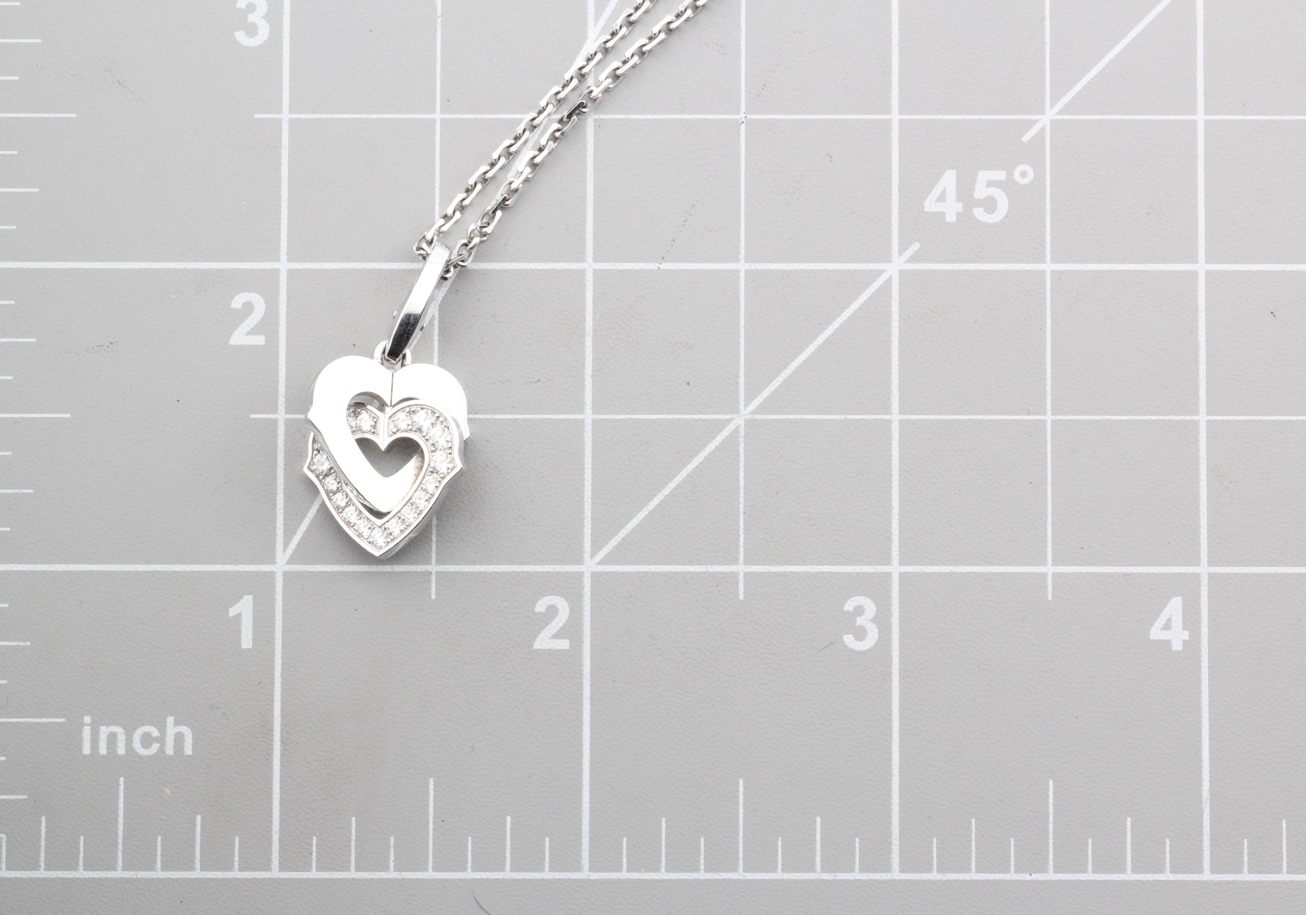 Cartier Diamond 18K White Gold Double Heart Logo Charm Necklace In condizioni buone in vendita a Simpsonville, SC