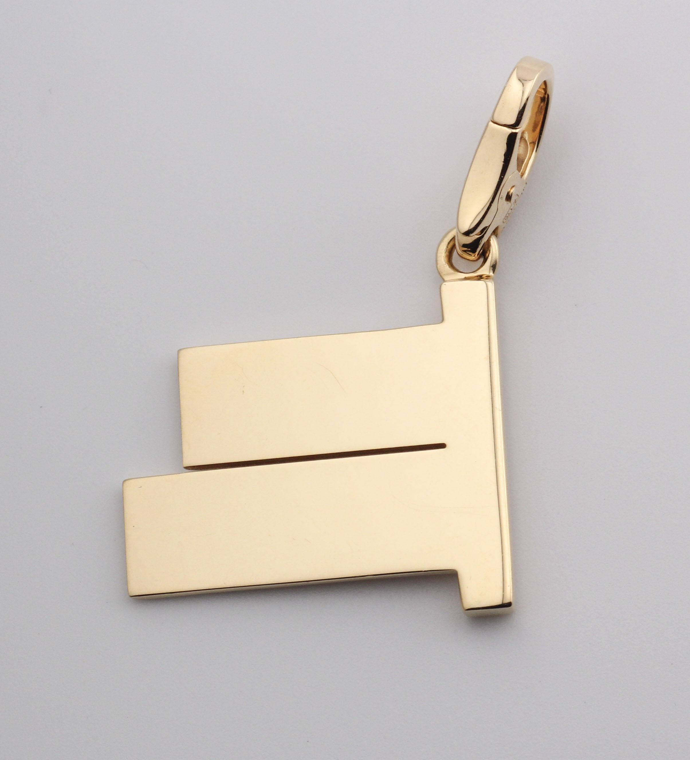 Taille brillant Pendentif à breloque 52nd Street en or jaune 18k avec diamants de Cartier en vente