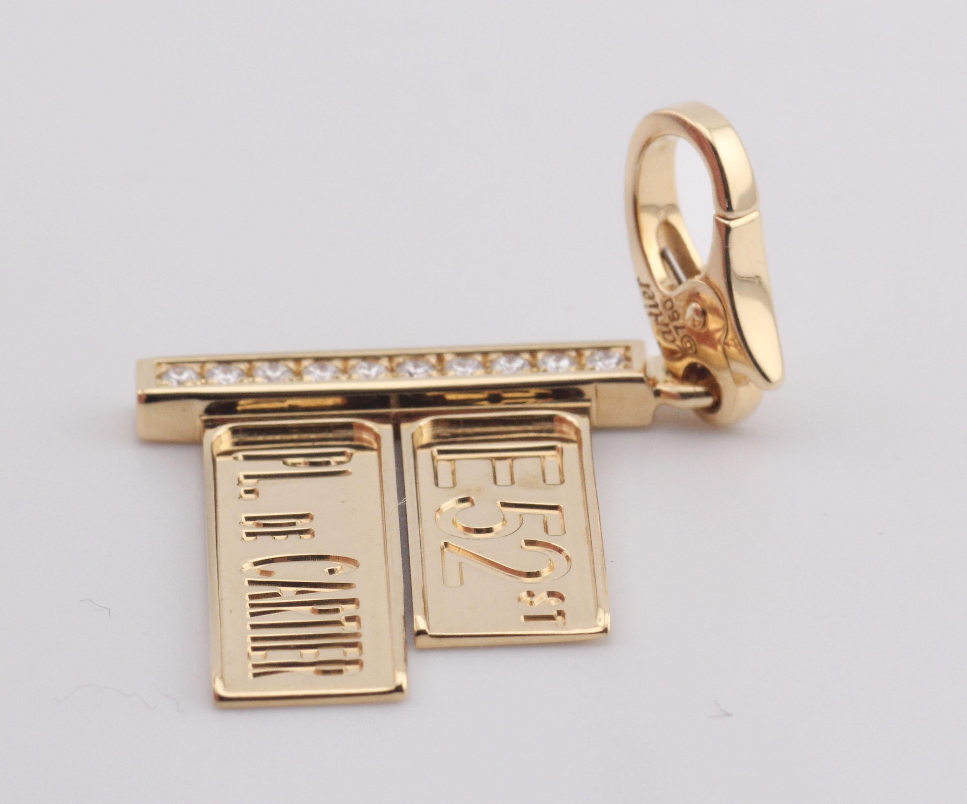 Pendentif à breloque 52nd Street en or jaune 18k avec diamants de Cartier en vente 3
