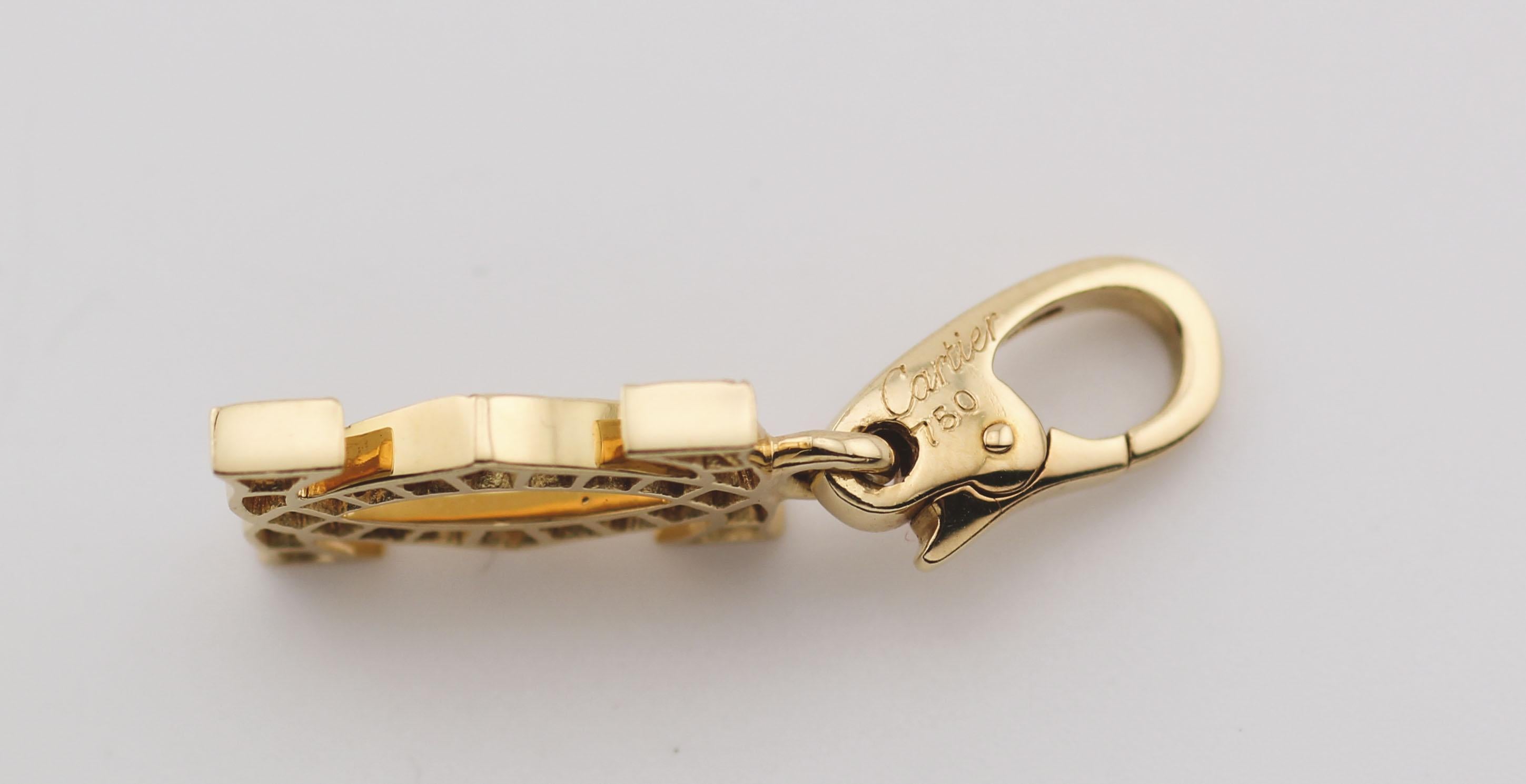Taille brillant Cartier Pendentif breloque double logo C en or jaune 18 carats avec diamants en vente