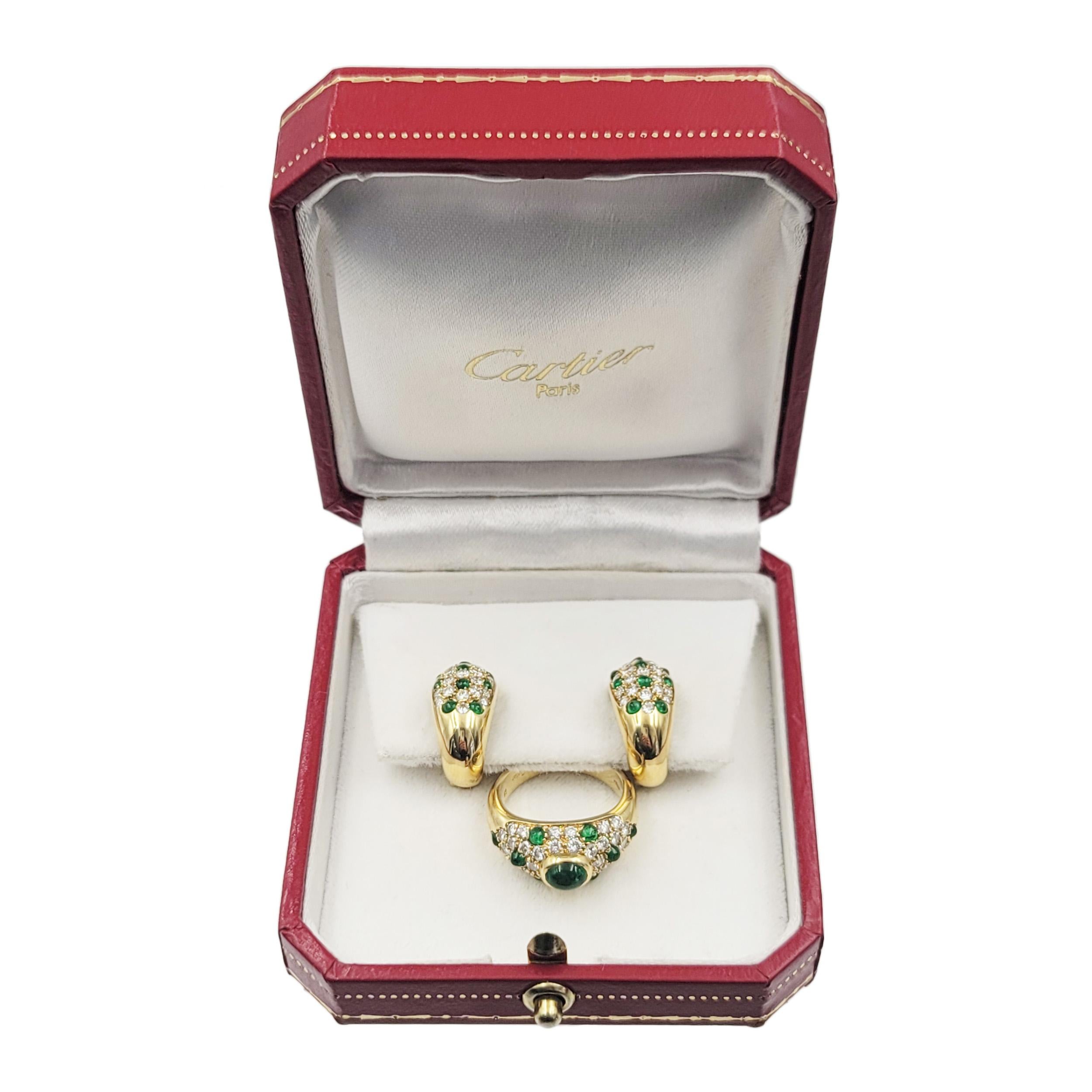 Cartier Set aus Ohrringen und Ringen mit Diamanten und Smaragden (Künstler*in) im Angebot