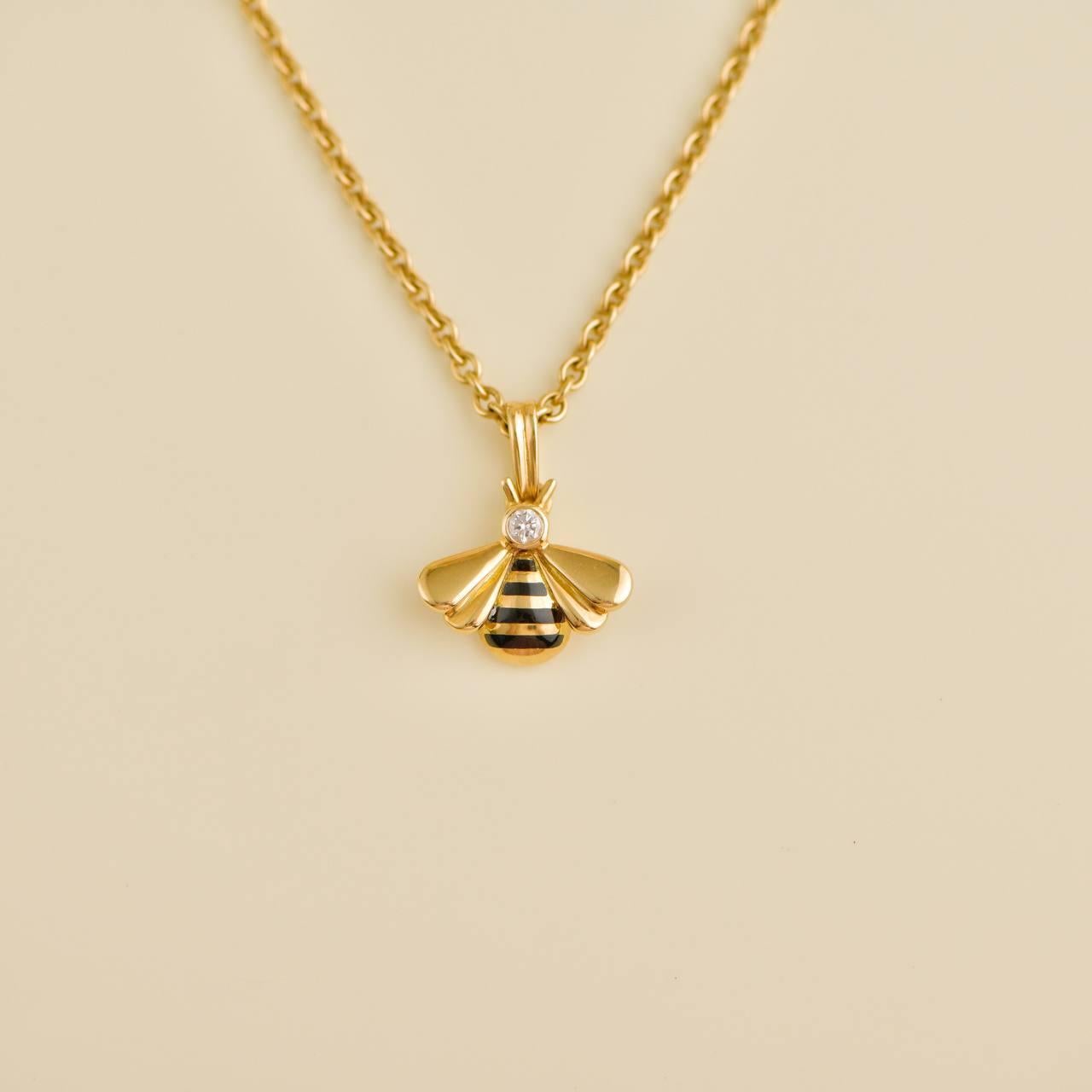 Cartier Diamond and Enamel Bee 18K Yellow Gold Pendant Necklace In Excellent Condition In Banbury, GB