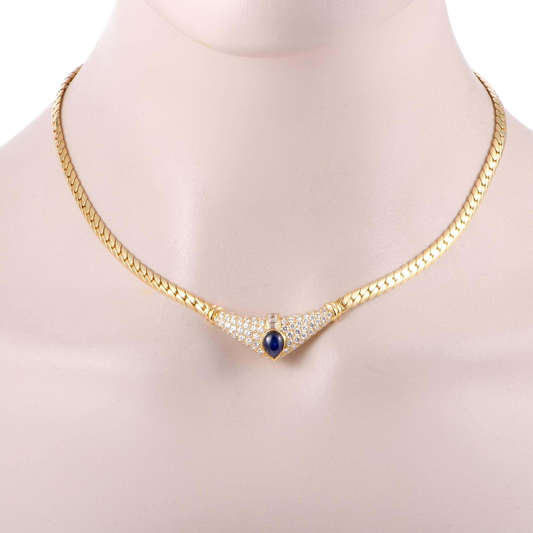 With a design distinctly reminiscent of antique jewelry pieces that compel with their timeless allure and opulent décor, this ravishing necklace from Cartier will accentuate your look in an exceptionally classy manner. Beautifully made of alluring