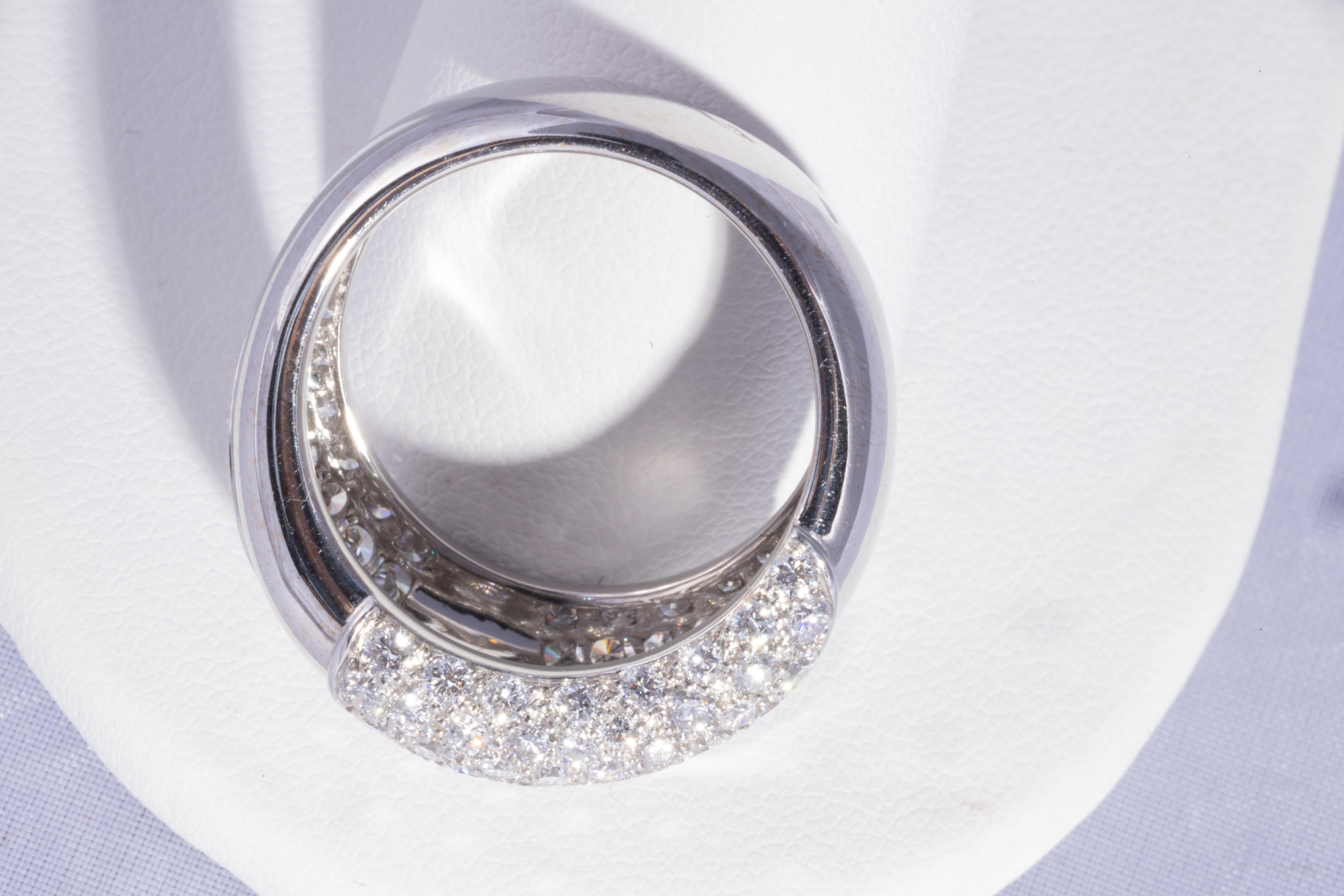 Anello a fascia con diamanti e oro bianco di Cartier, 1,70 carati In condizioni buone in vendita a New Orleans, LA