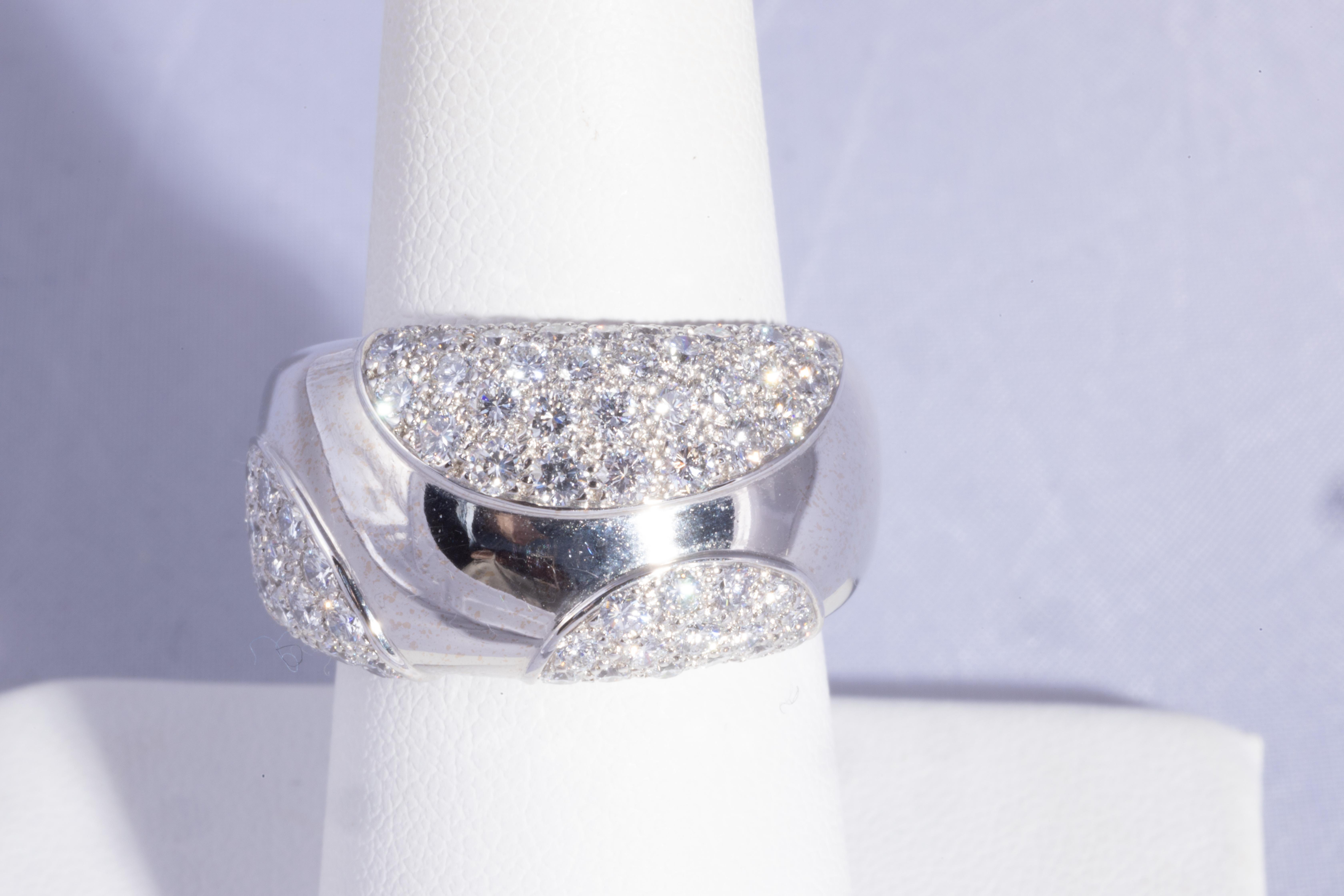 Anello a fascia con diamanti e oro bianco di Cartier, 1,70 carati in vendita 1
