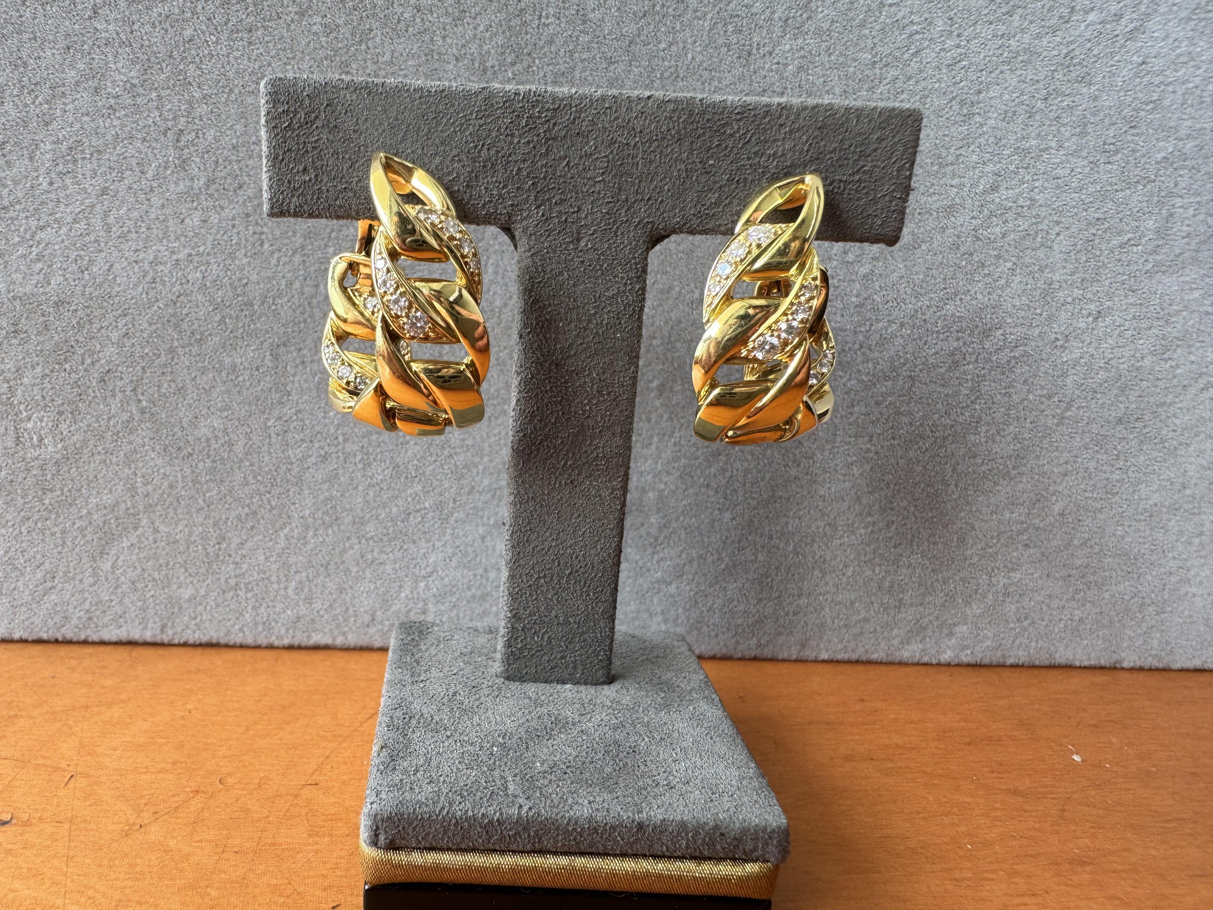 Pendientes Cartier Diamond Bergamo 18K Gold Hoop Cuban Curb Link Vintage Estate en venta 4