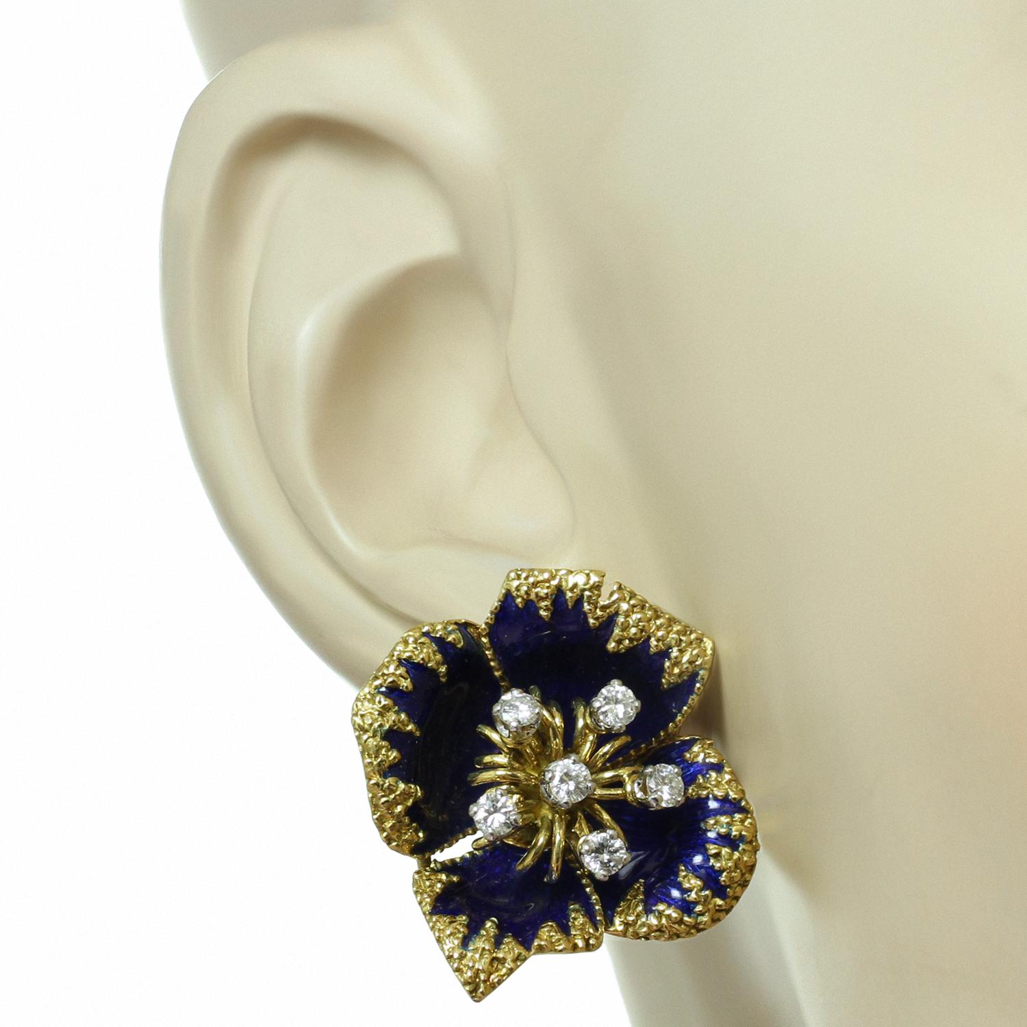 Pendientes de clip Cartier Diamante Esmalte Azul Oro Amarillo Flor en Bueno estado para la venta en New York, NY