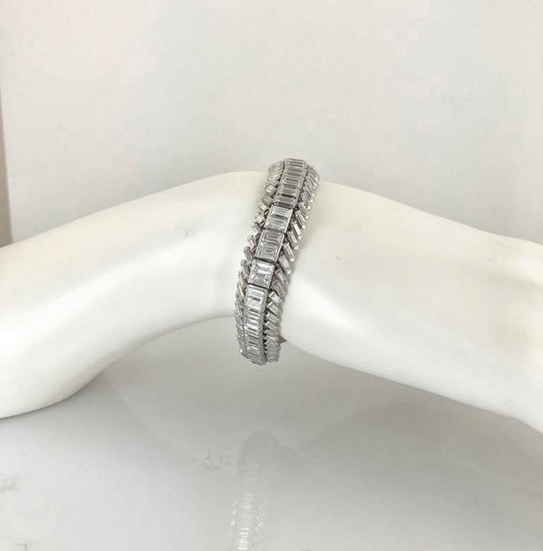 18k white gold and platinum diamond bracelet signed Cartier.

approx. 18 cts. of diamonds color and clarity D-F, VVS-VS