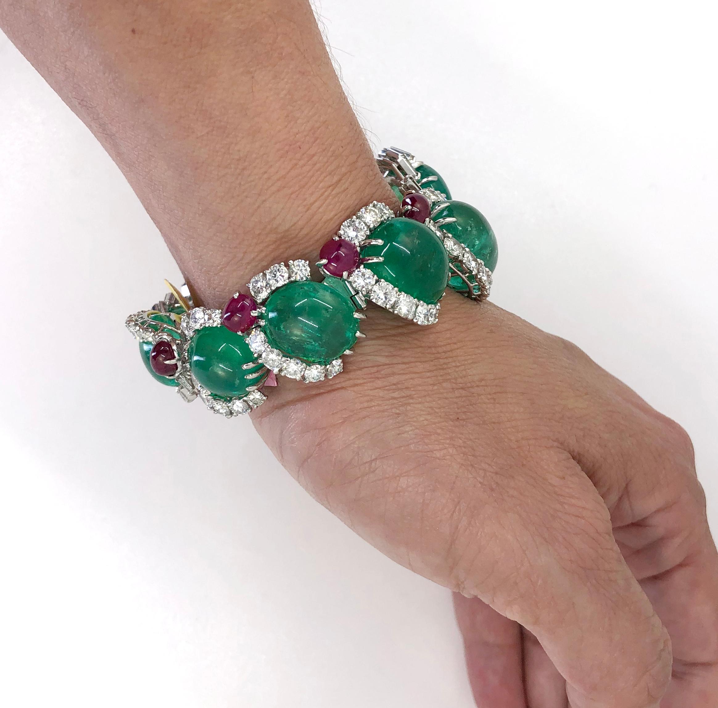 Cartier Diamond Cabochon Ruby Emerald Platinum Necklace Suite In Good Condition For Sale In New York, NY