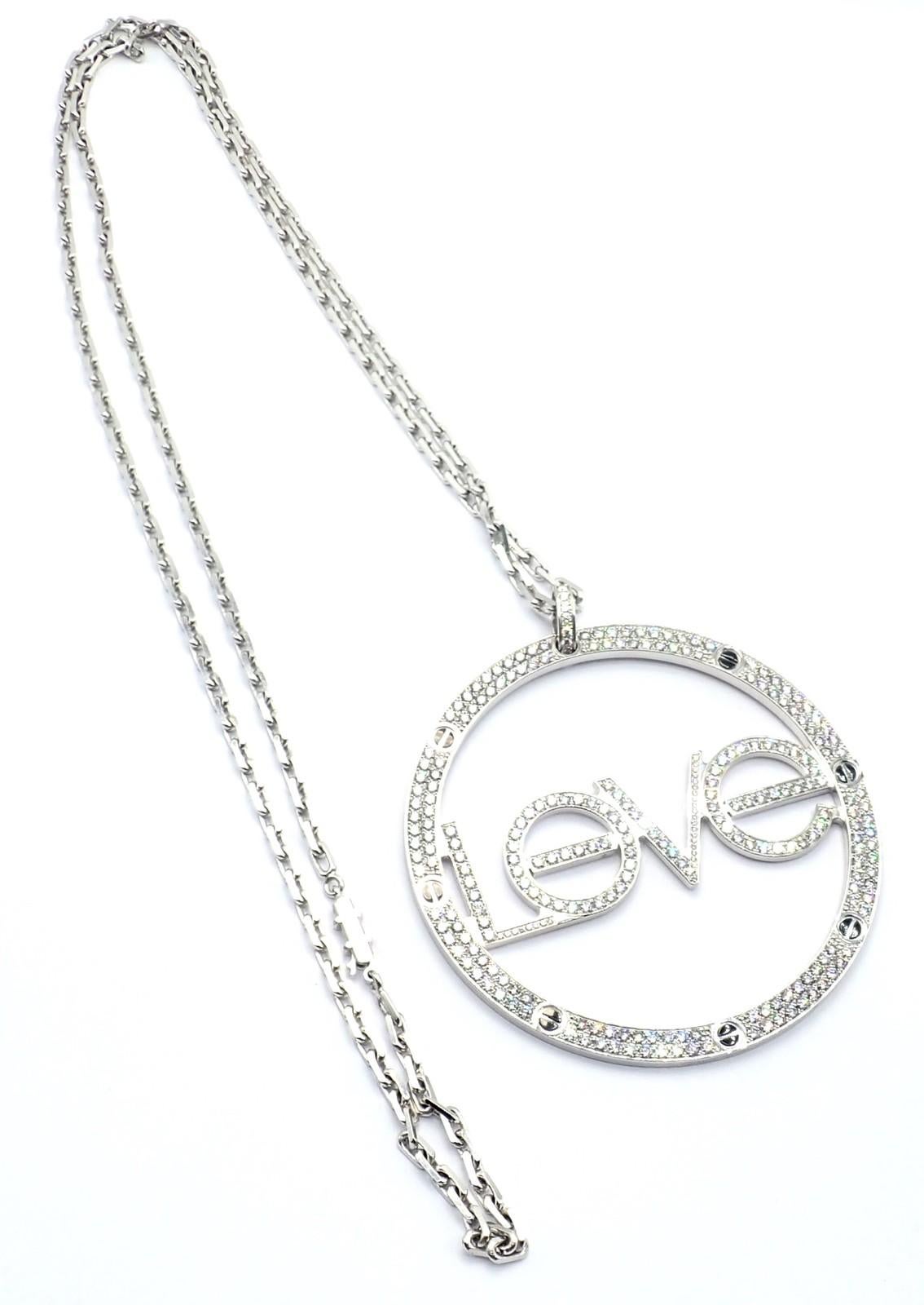 Collar de cadena de oro blanco de eslabones largos con colgante de amor de cerámica con diamantes Cartier en venta 8