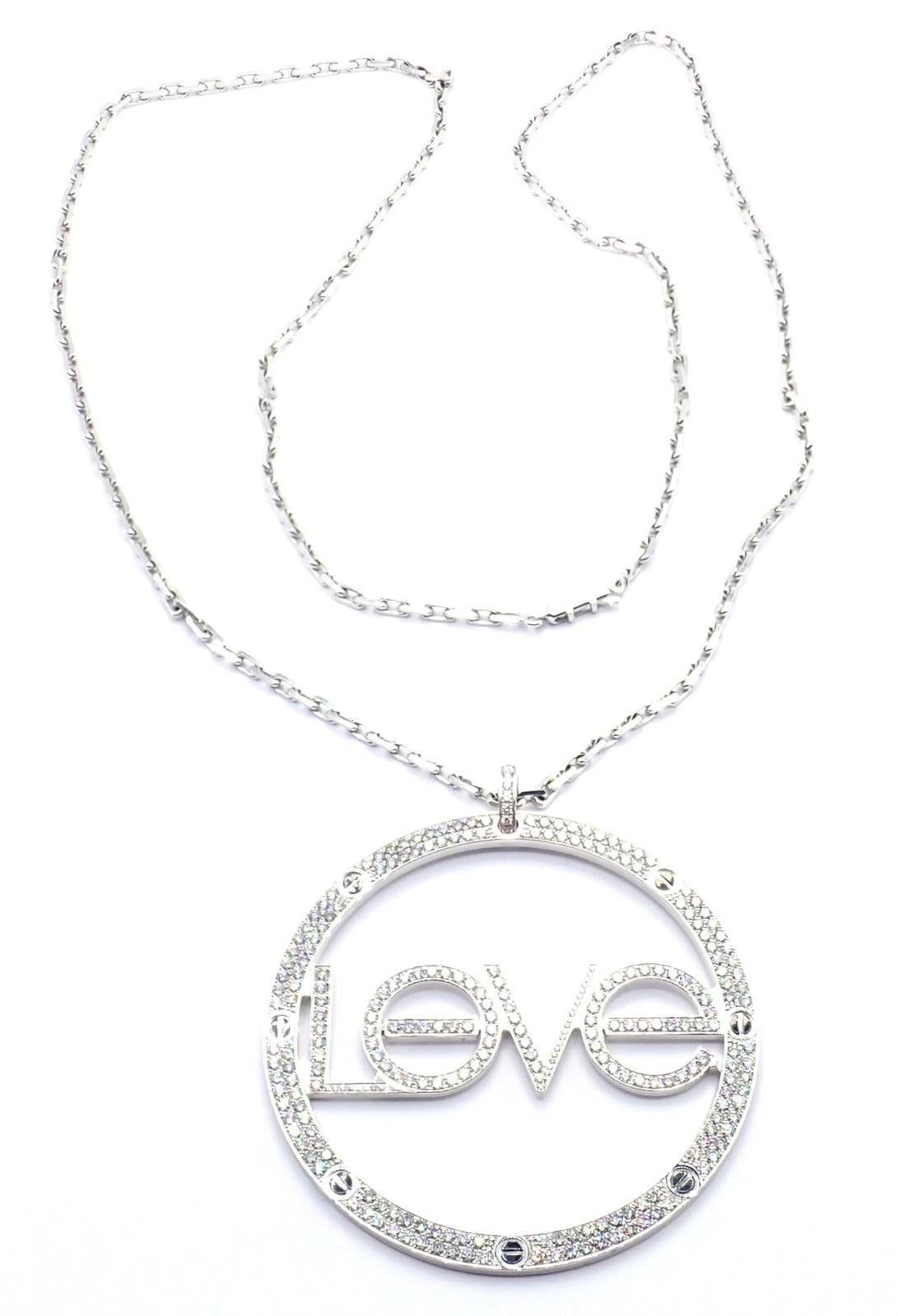 Collar de cadena de oro blanco de eslabones largos con colgante de amor de cerámica con diamantes Cartier Corte brillante en venta