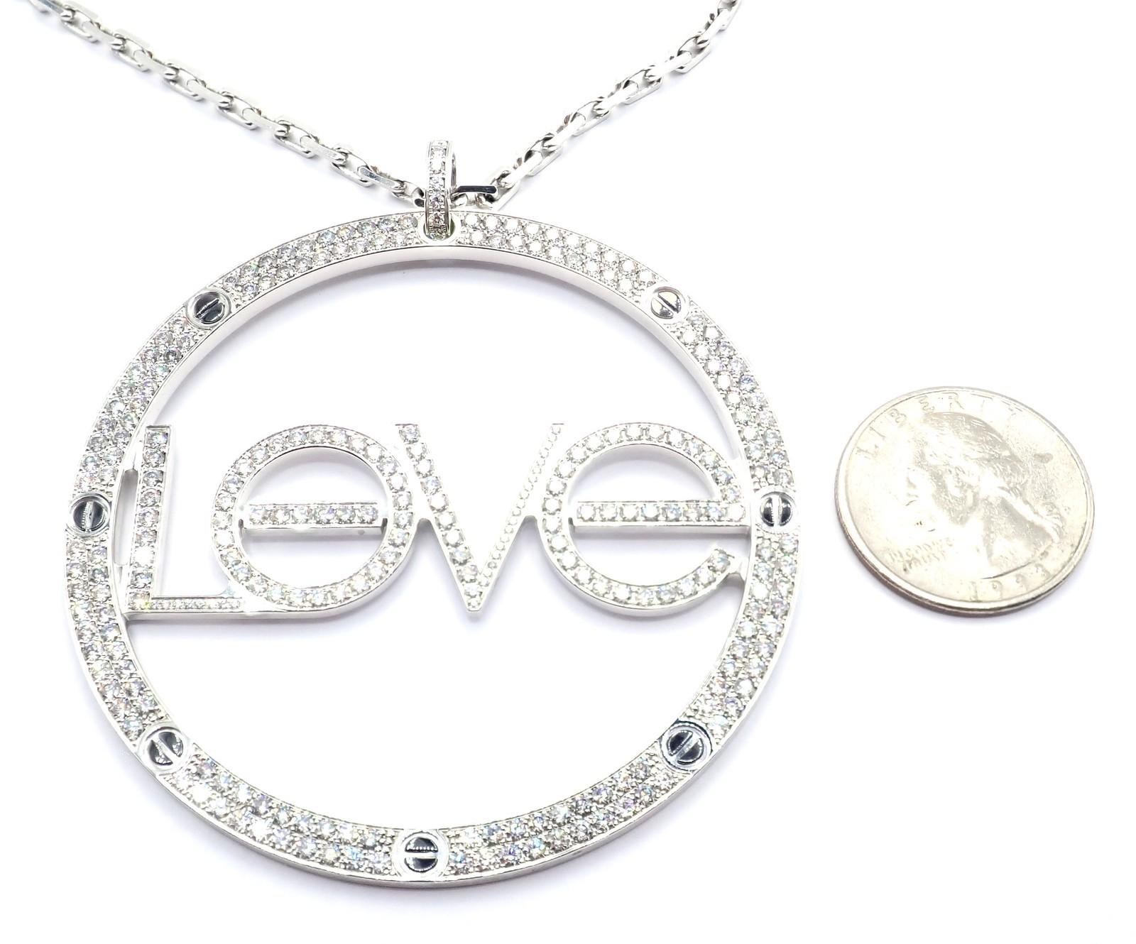 Femenino o masculino Collar de cadena de oro blanco de eslabones largos con colgante de amor de cerámica con diamantes Cartier en venta