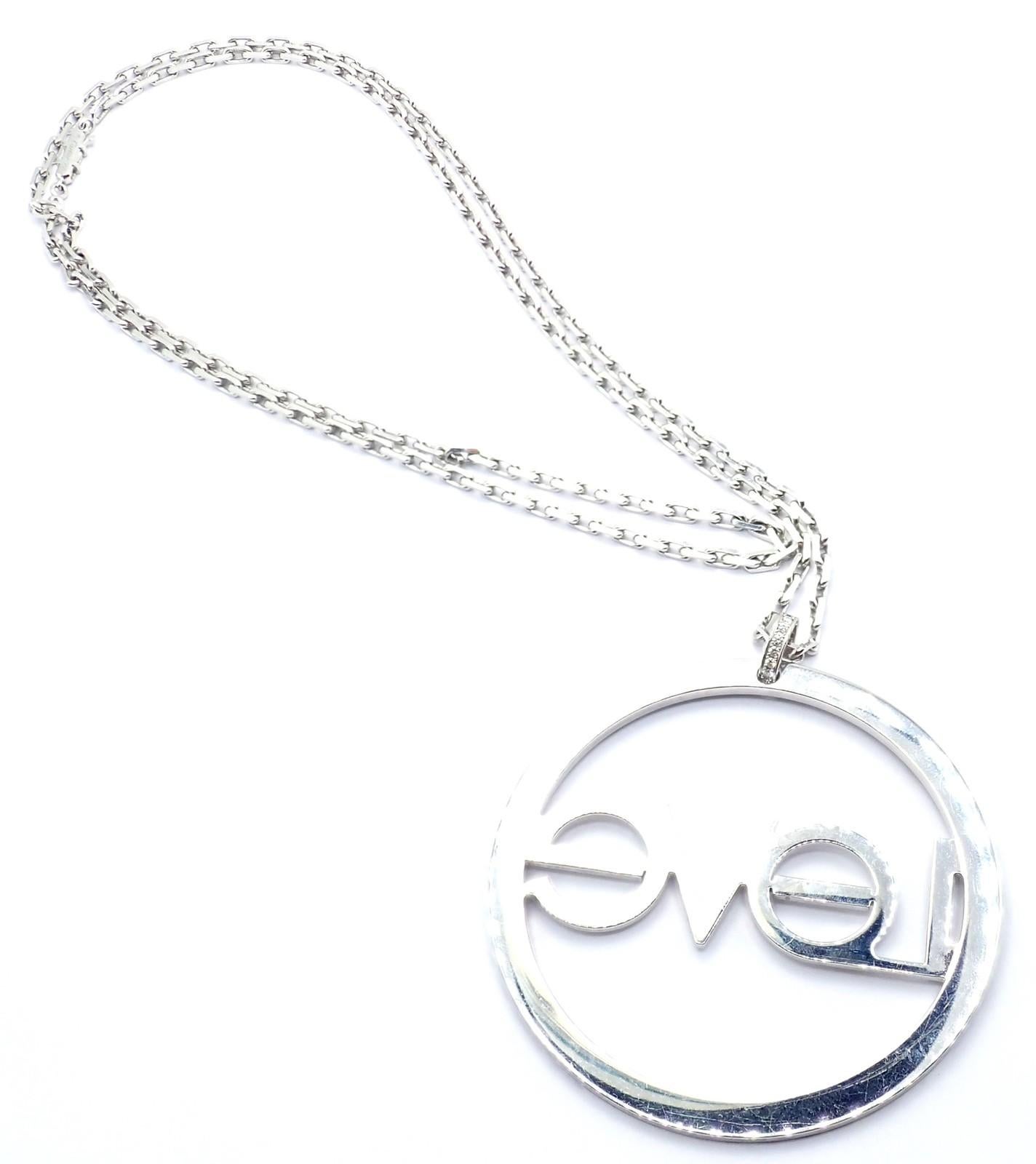 Collar de cadena de oro blanco de eslabones largos con colgante de amor de cerámica con diamantes Cartier en venta 1