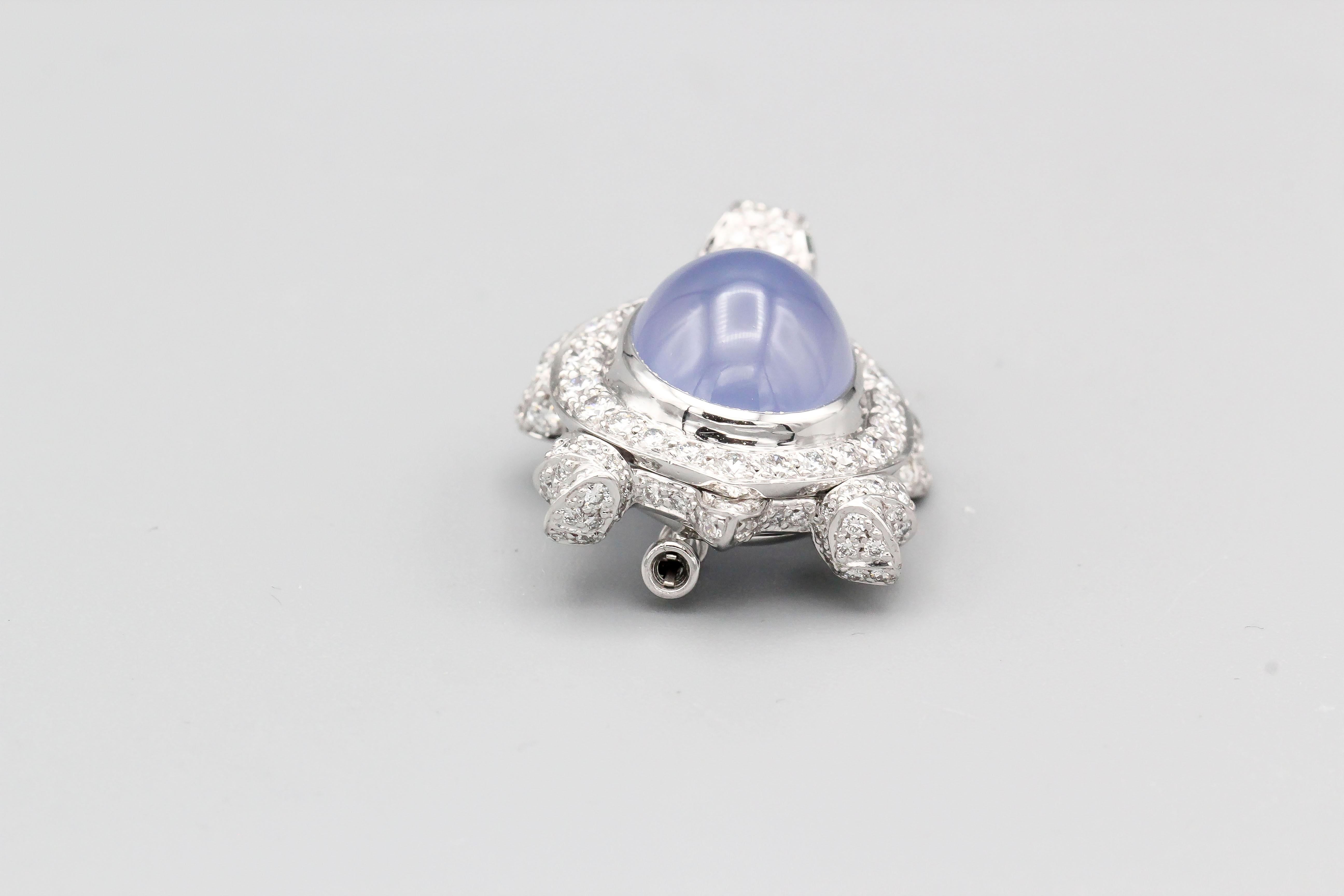 Women's or Men's Cartier Diamond Chalcedony and 18 Karat White Gold Turtle Brooch For Sale