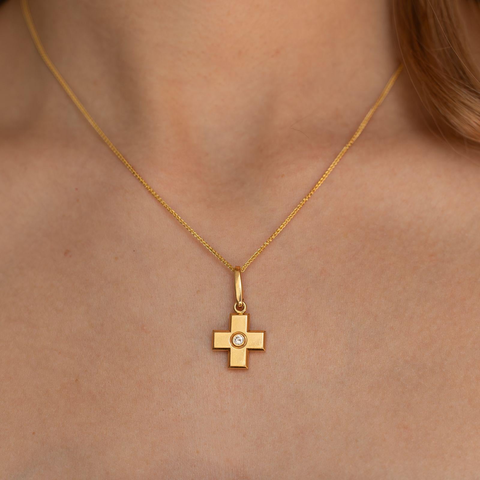 Cartier Diamante Croce Charm oro giallo 18 carati in vendita 4