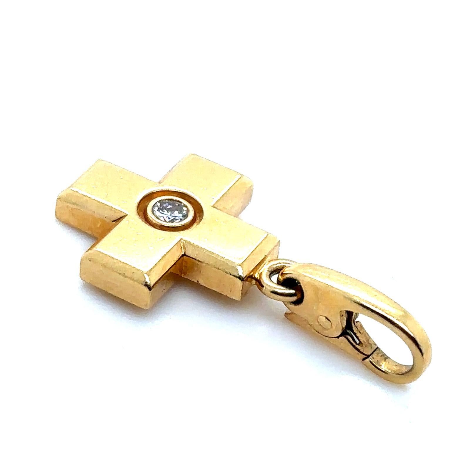Donna Cartier Diamante Croce Charm oro giallo 18 carati in vendita