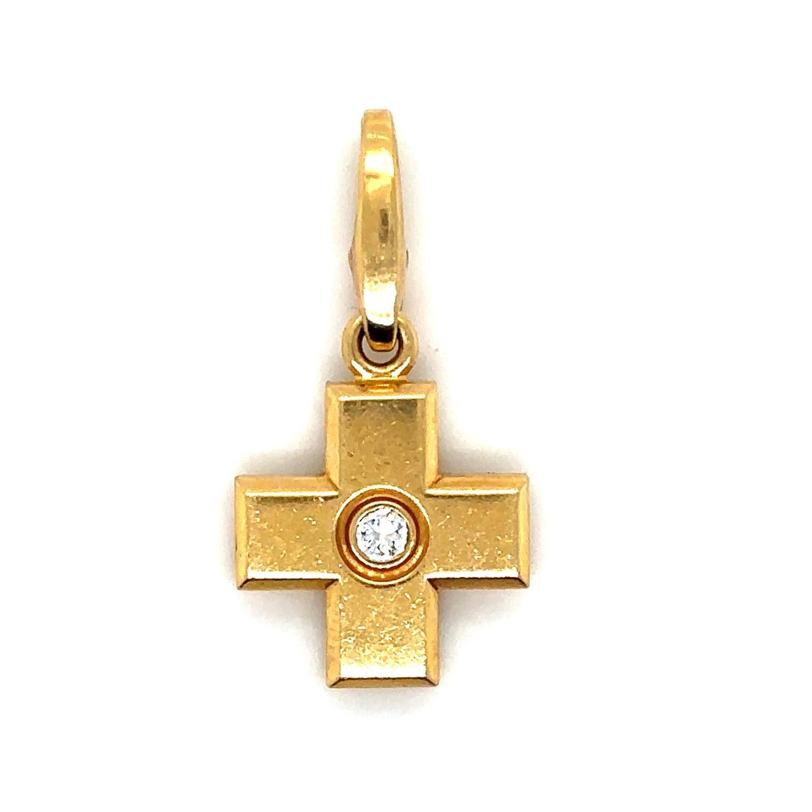 Cartier Diamante Croce Charm oro giallo 18 carati in vendita 2