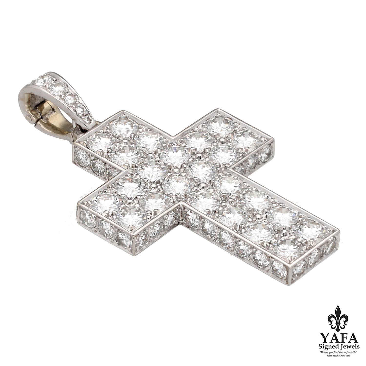 Round Cut CARTIER Diamond Cross Pendant For Sale