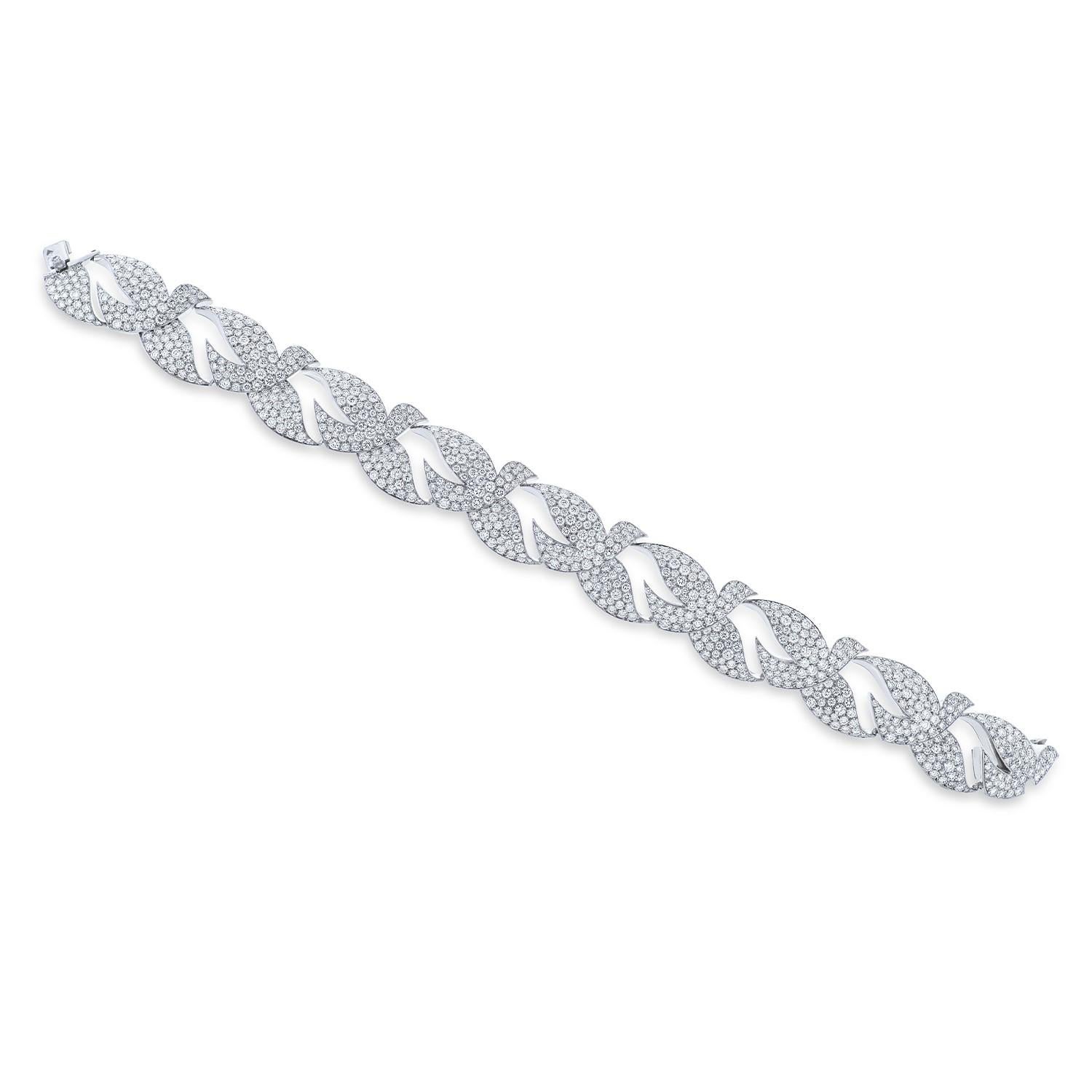 Cartier Diamond Dove of Peace Necklace and Bracelet Set in 18k White Gold In Excellent Condition For Sale In Philadelphia, PA