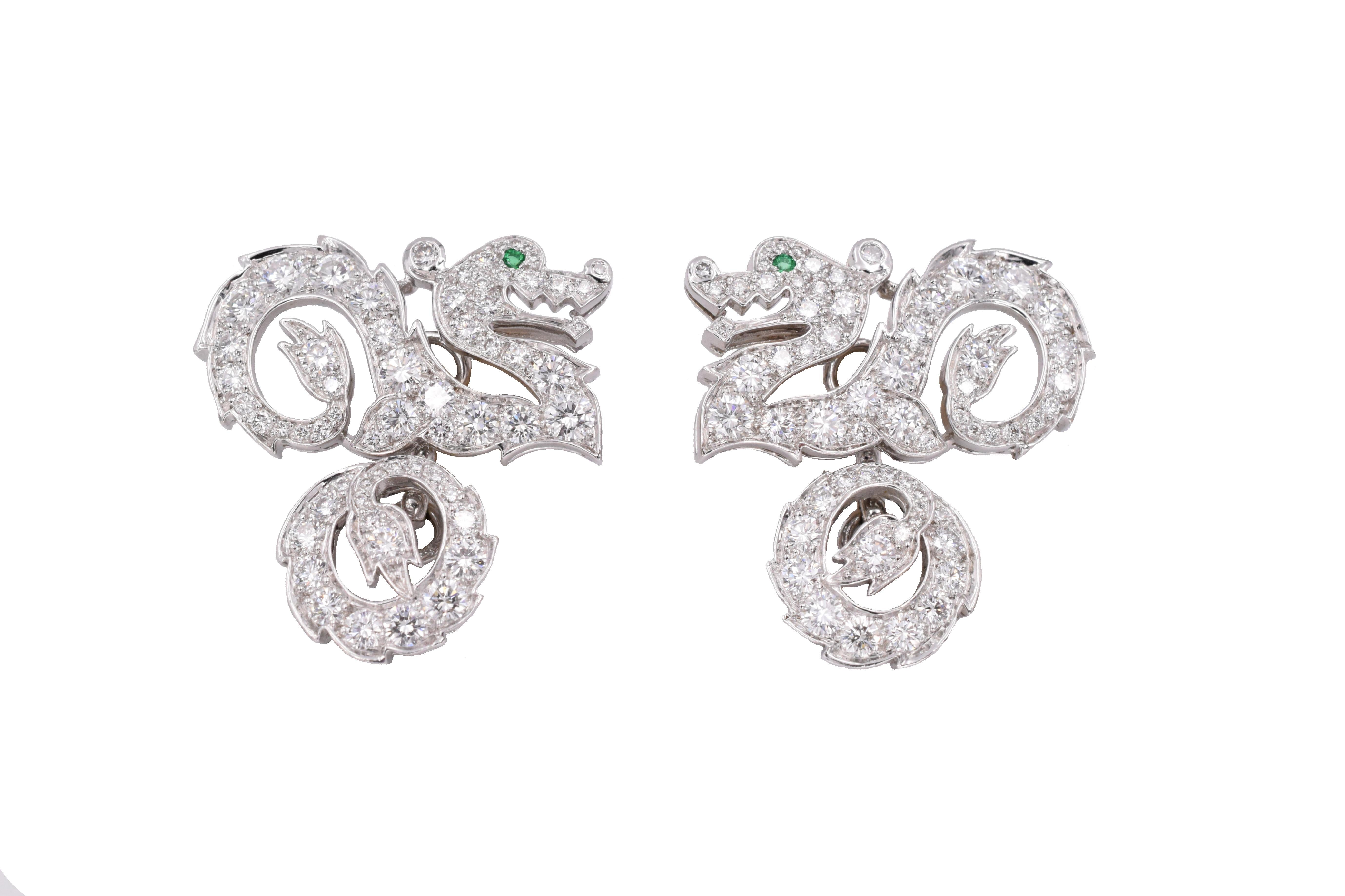 Cartier Diamond Dragon Manschettenknöpfe,
Paar schöne Diamanten verkrustet  drachen mit Smaragdaugen.
Signiert Cartier 2001 und nummeriert