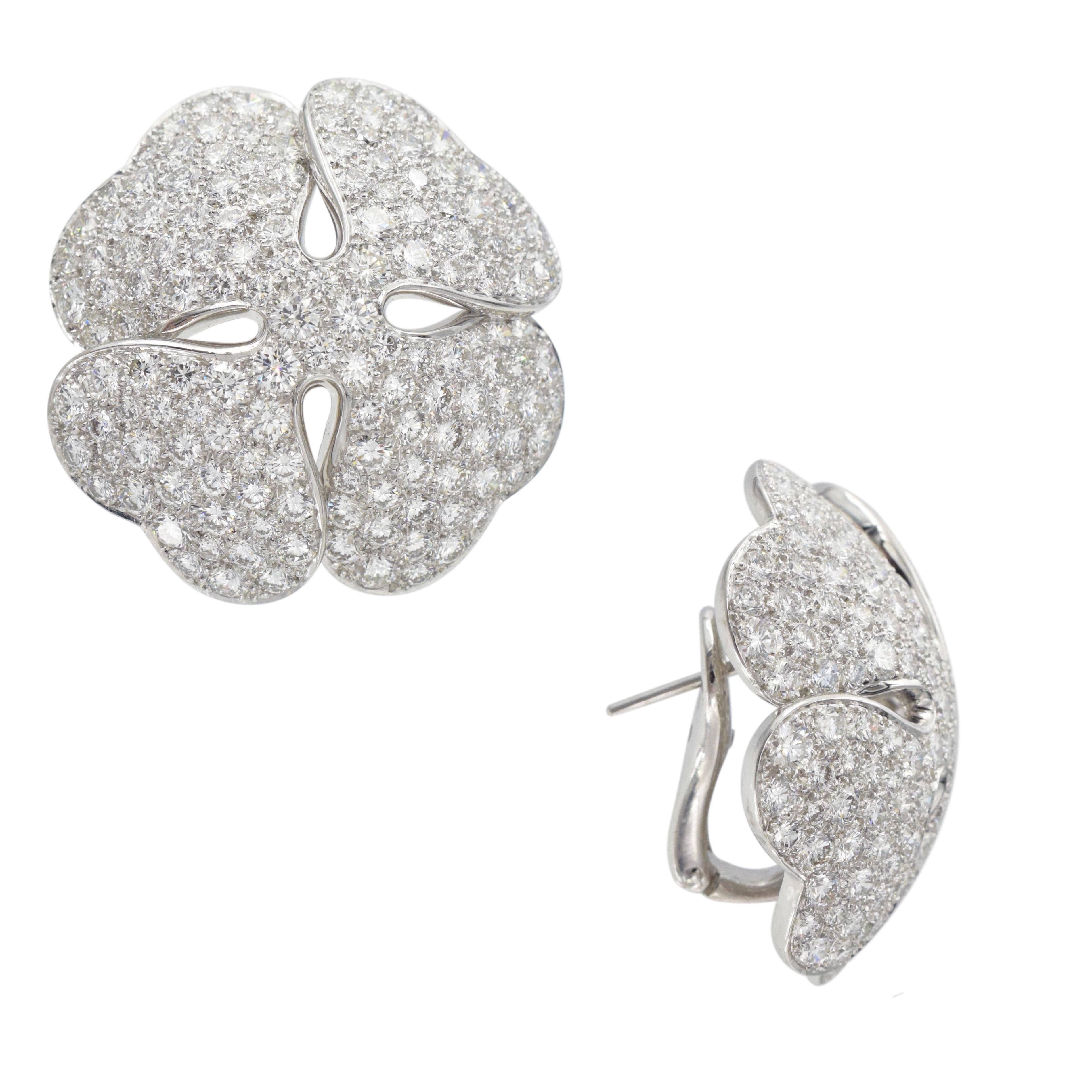 Donna Orecchini con diamanti Cartier in vendita