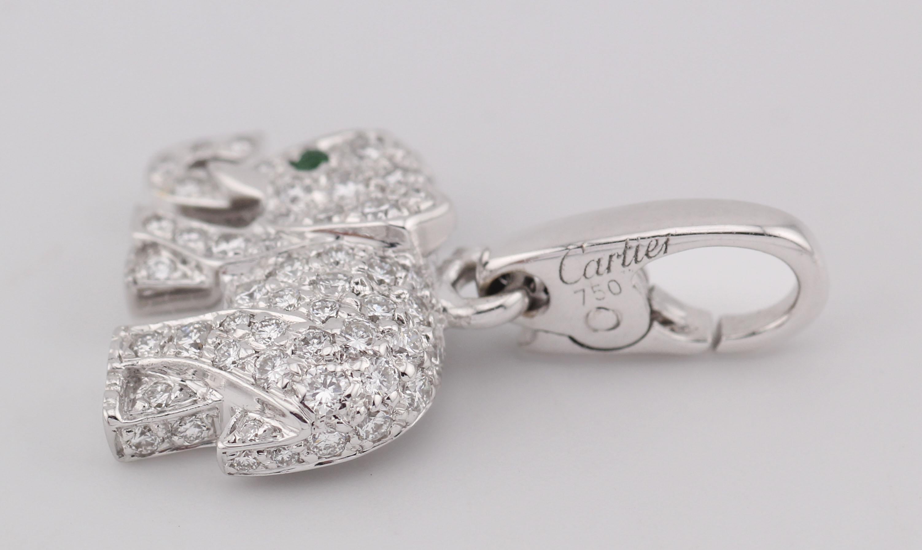Colgante de oro blanco de 18 quilates con diamante y esmeralda de Cartier con forma de elefante en Excelente estado para la venta en Simpsonville, SC