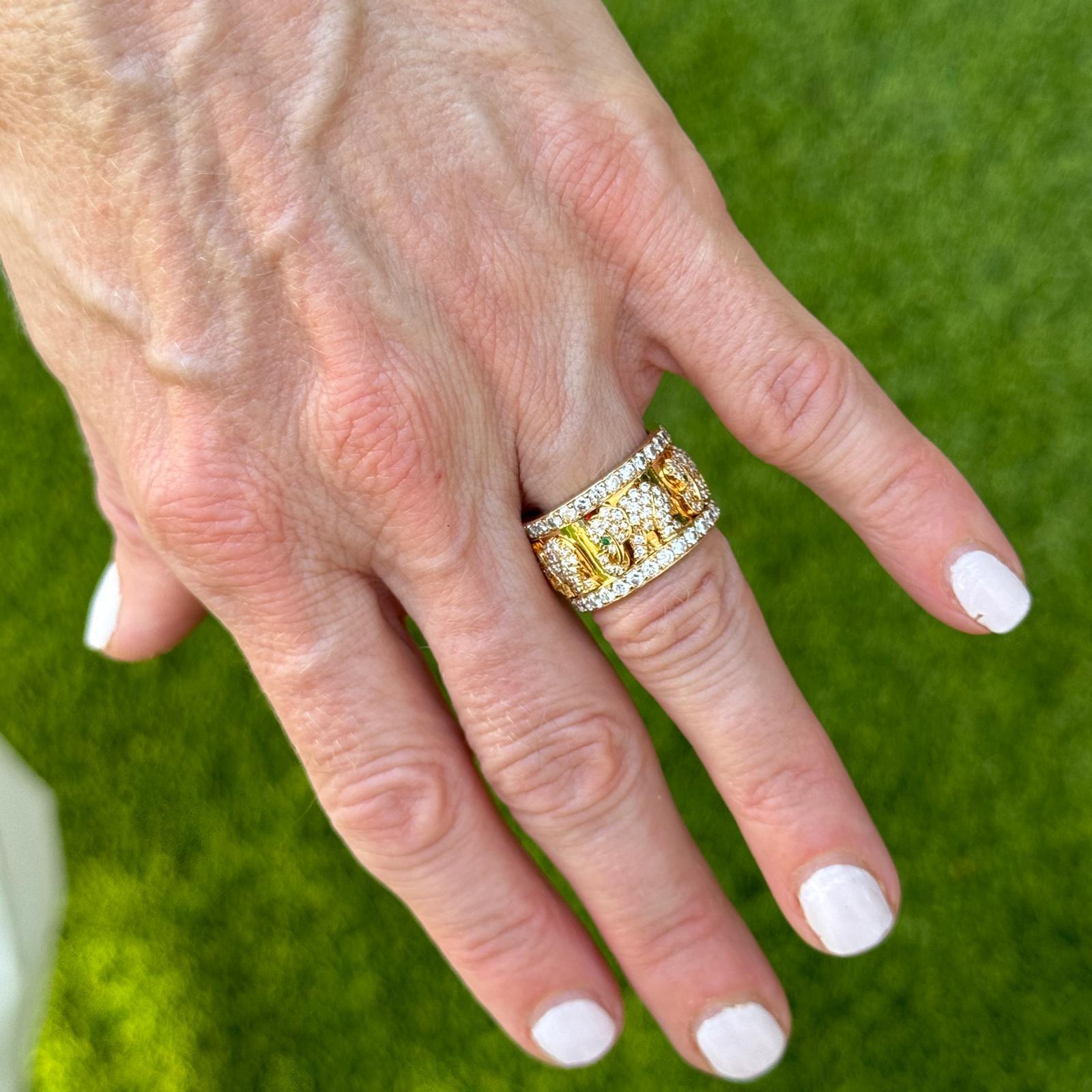 Round Cut Cartier Diamond Emerald Elephant 18 Karat Yellow Gold Band Ring Size 6.5 (53)