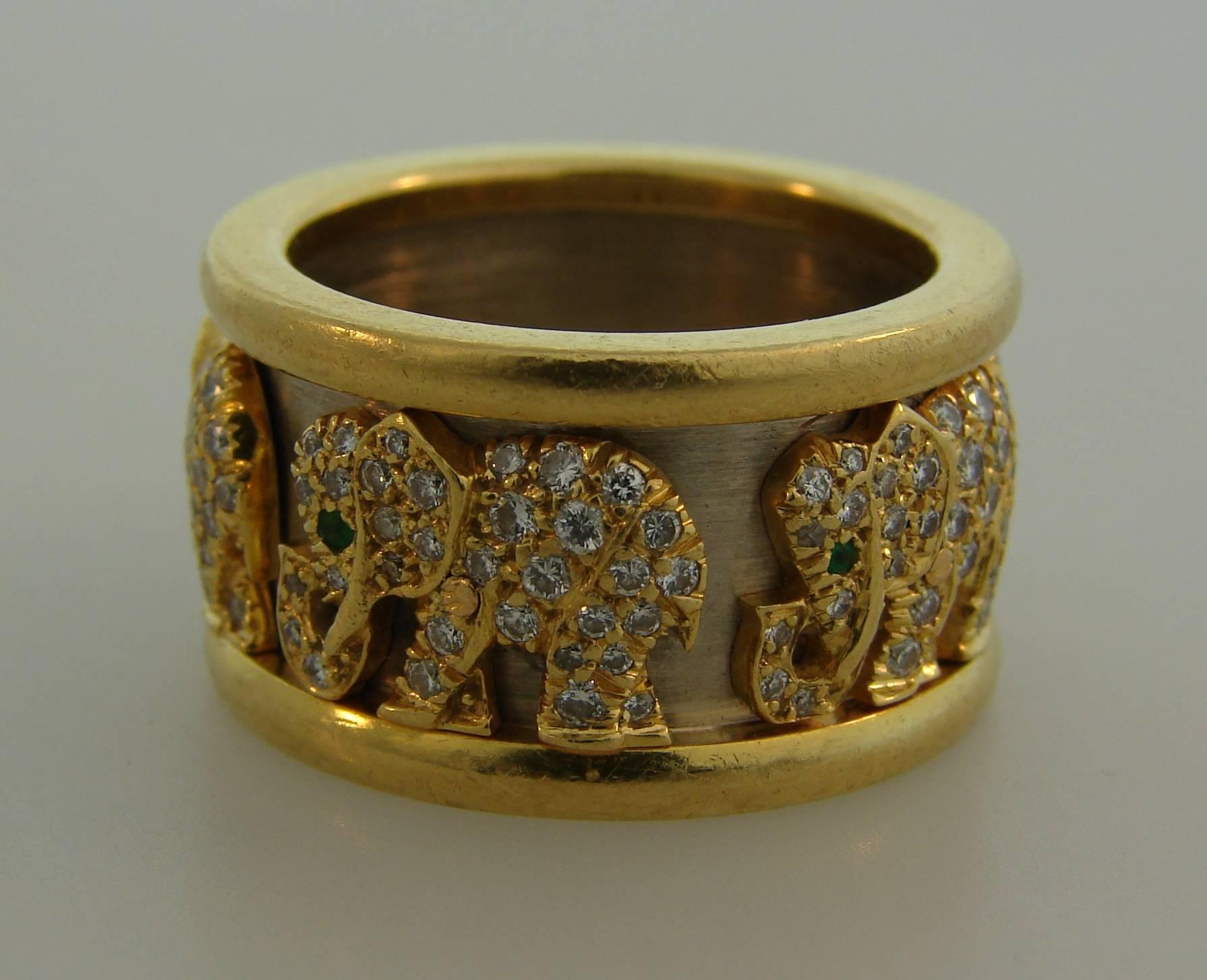 Bague à anneau éléphant en or émeraude et diamants Cartier Excellent état à Beverly Hills, CA