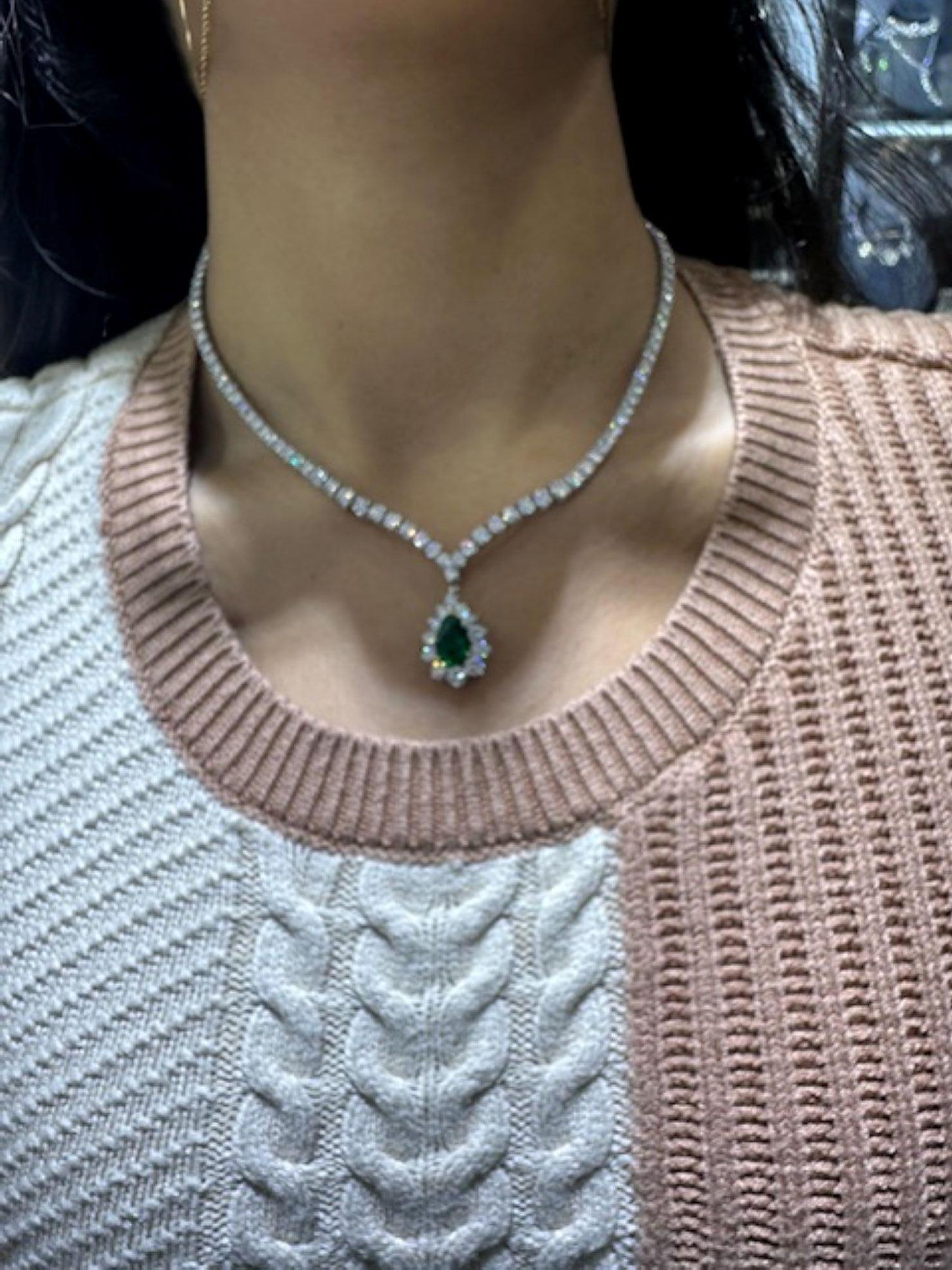 Cartier Riviera-Halskette aus Platin mit Diamanten und Smaragden im Angebot 1