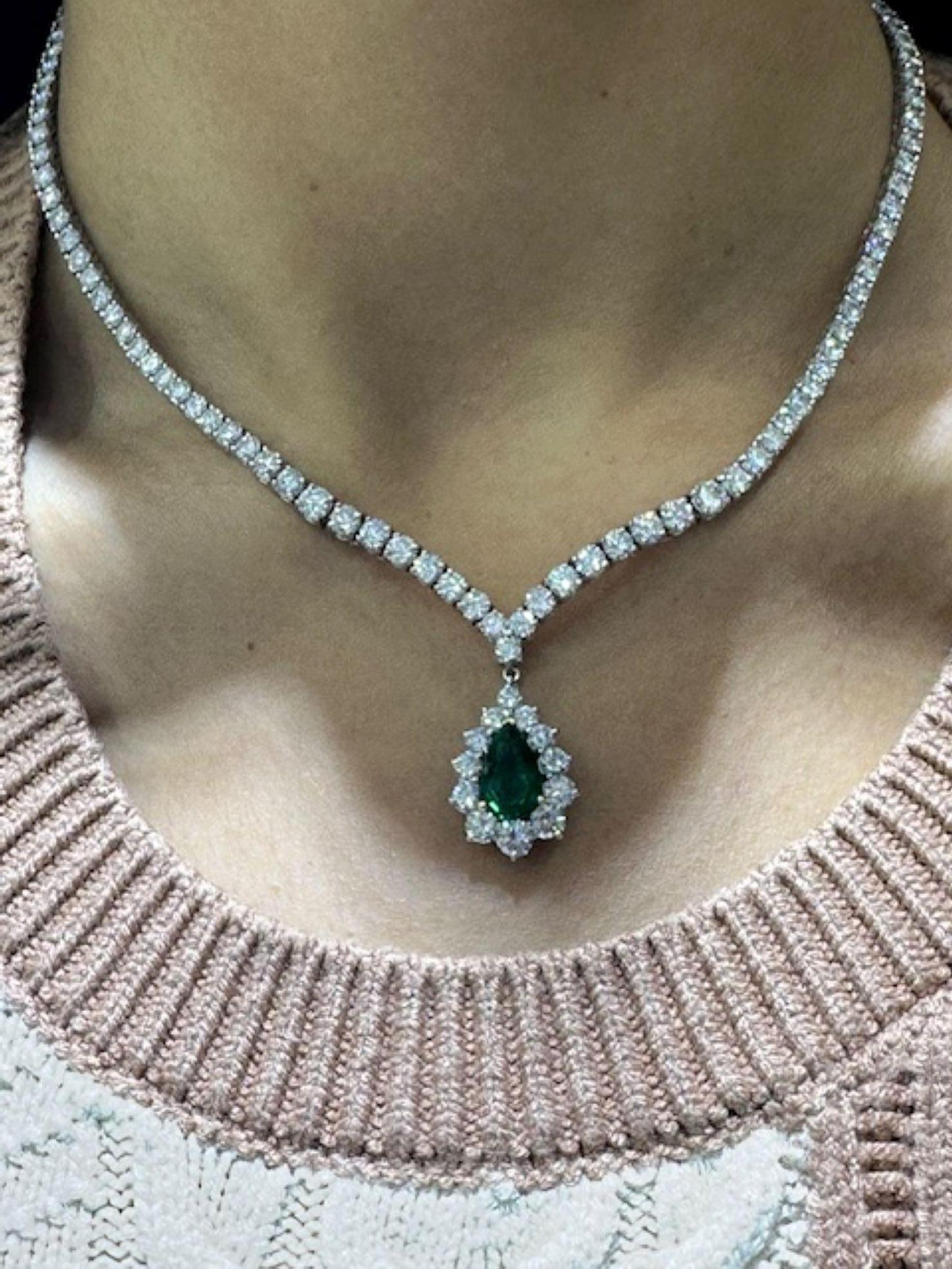Cartier Riviera-Halskette aus Platin mit Diamanten und Smaragden im Angebot 2