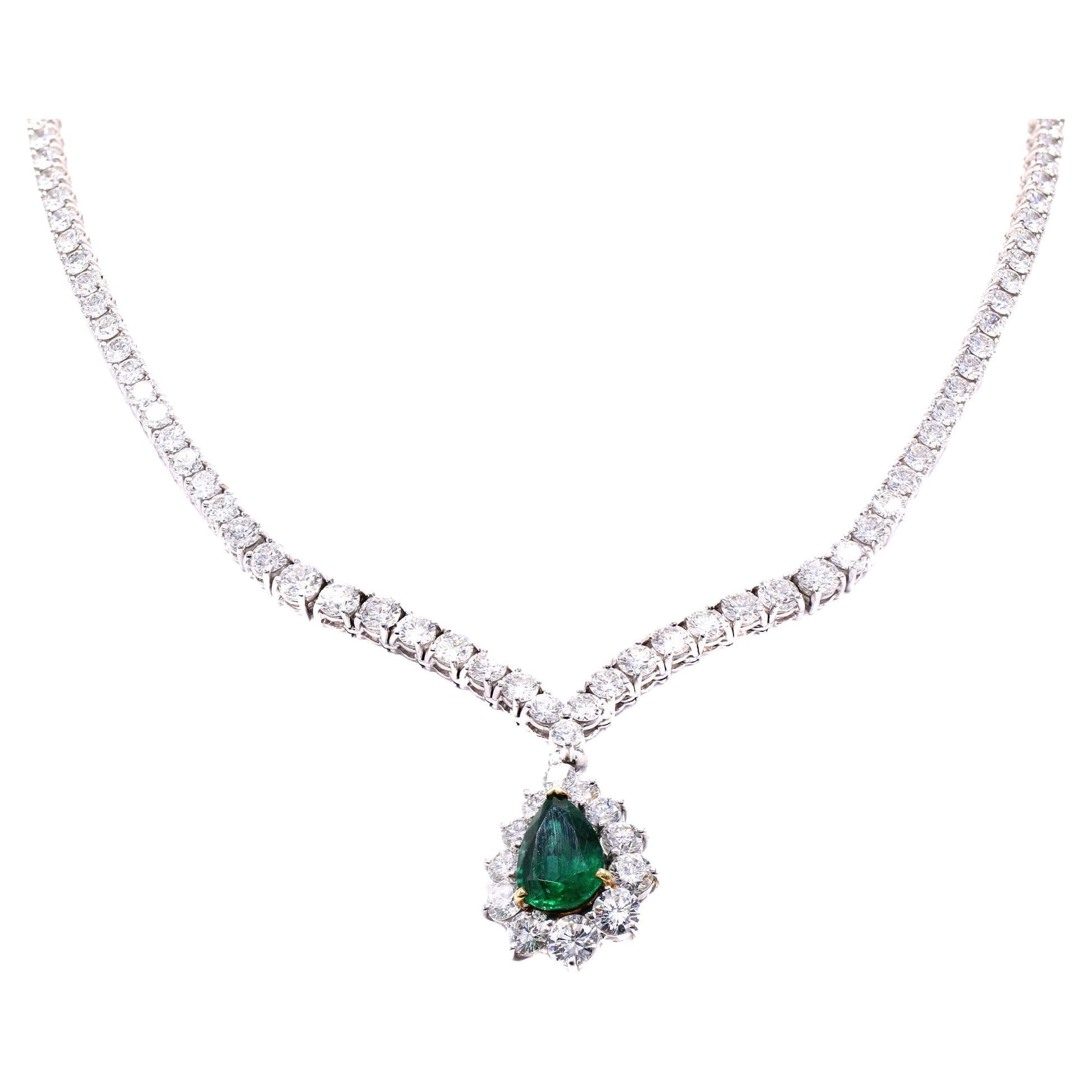 Cartier Riviera-Halskette aus Platin mit Diamanten und Smaragden im Angebot